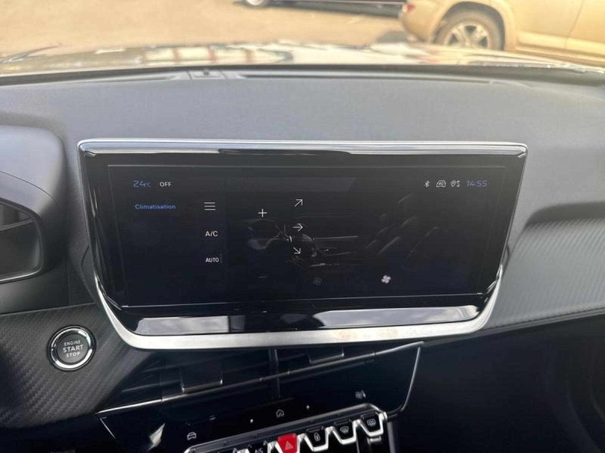 PEUGEOT 2008 1.2 100ch S&S Allure (2024) - Photo 10