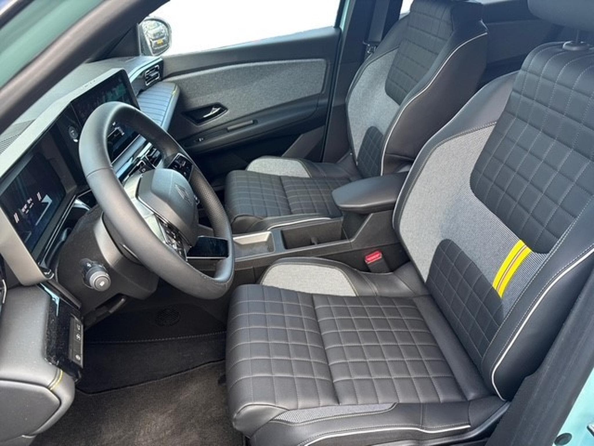 Renault R4 E-Tech iconic 150 hp comfort range (2025) - Photo 9