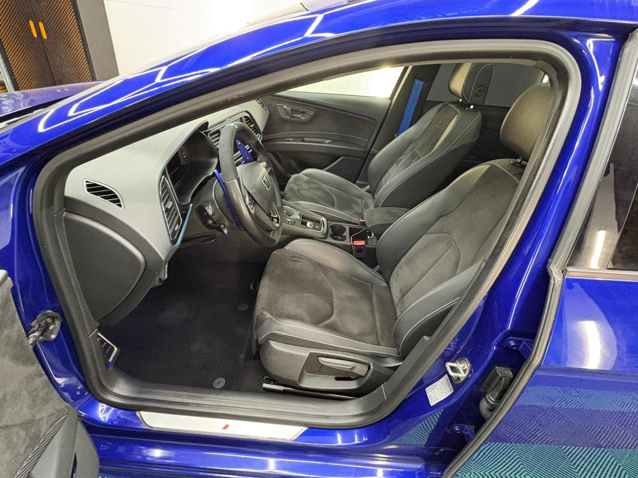 Seat Leon ST CUPRA 2.0 TSI DSG 300 Kamera Pano DCC 19" (2018) - Foto 12