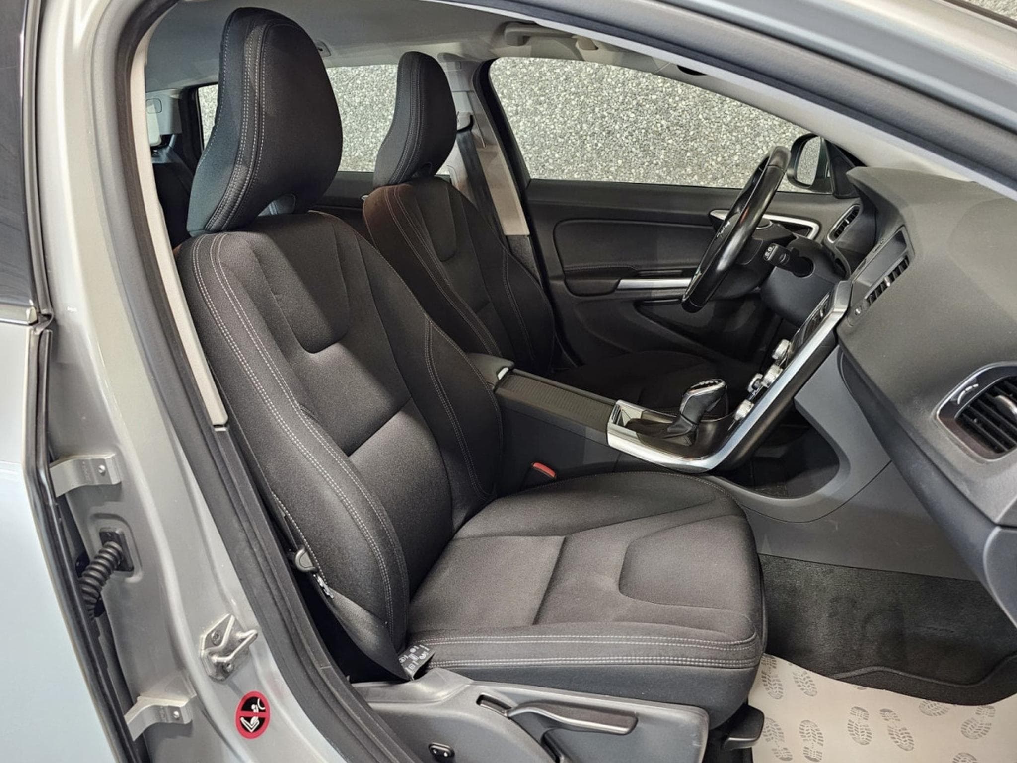Volvo V60 T3 AUTO NAVI (2015) - Foto 4