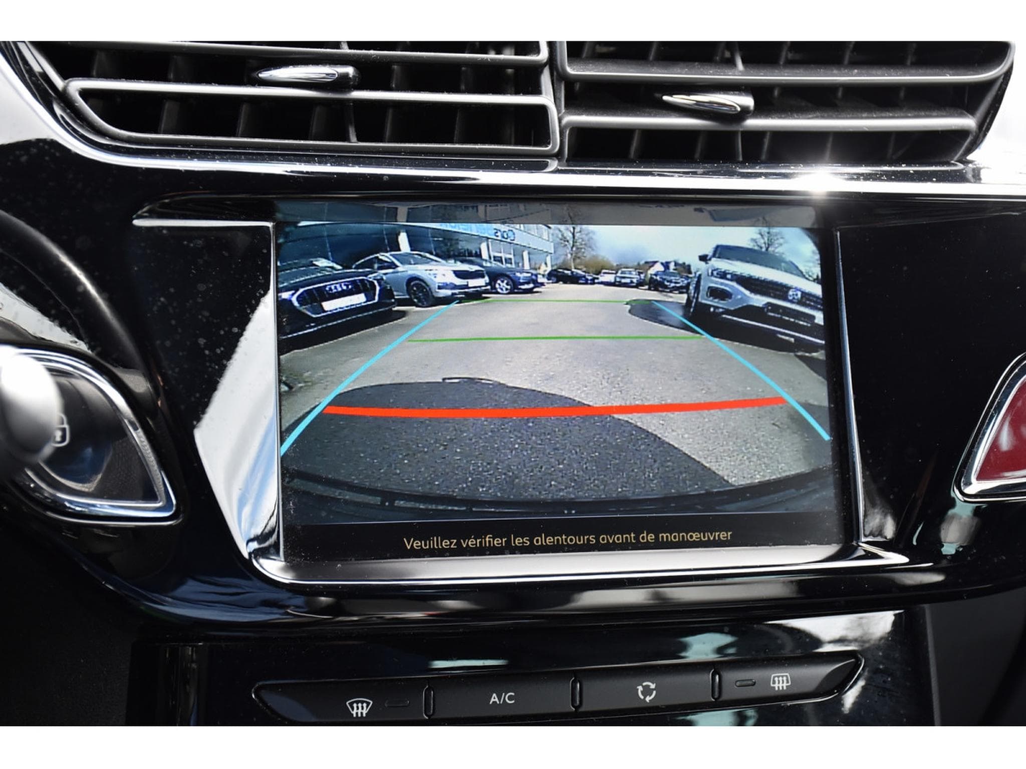 DS Automobiles DS3 1.2 PureTech So Chic Auto. CUIR GPS REGUL CAM 1° MAIN (2019) - Foto 14