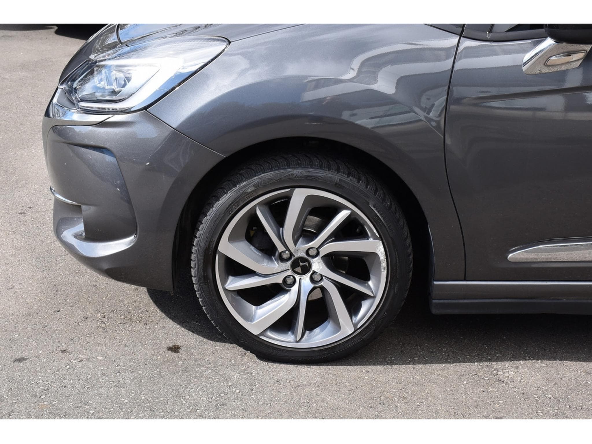 DS Automobiles DS3 1.2 PureTech So Chic Auto. CUIR GPS REGUL CAM 1° MAIN (2019) - Foto 5