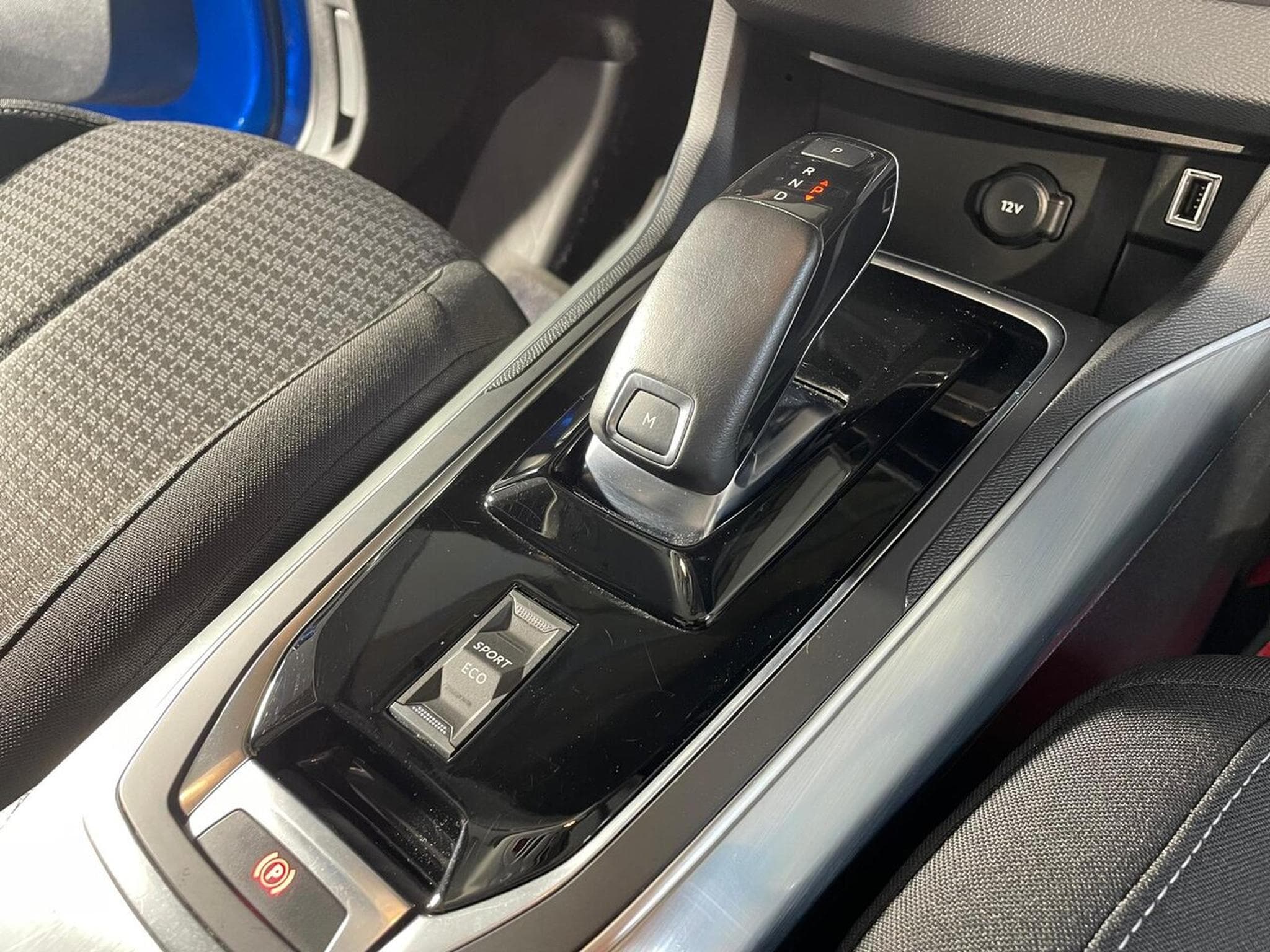 Peugeot 308 1.5 BLUEHDI 130 EAT8 ACTIVE GPS CARPLAY (2021) - Photo 8