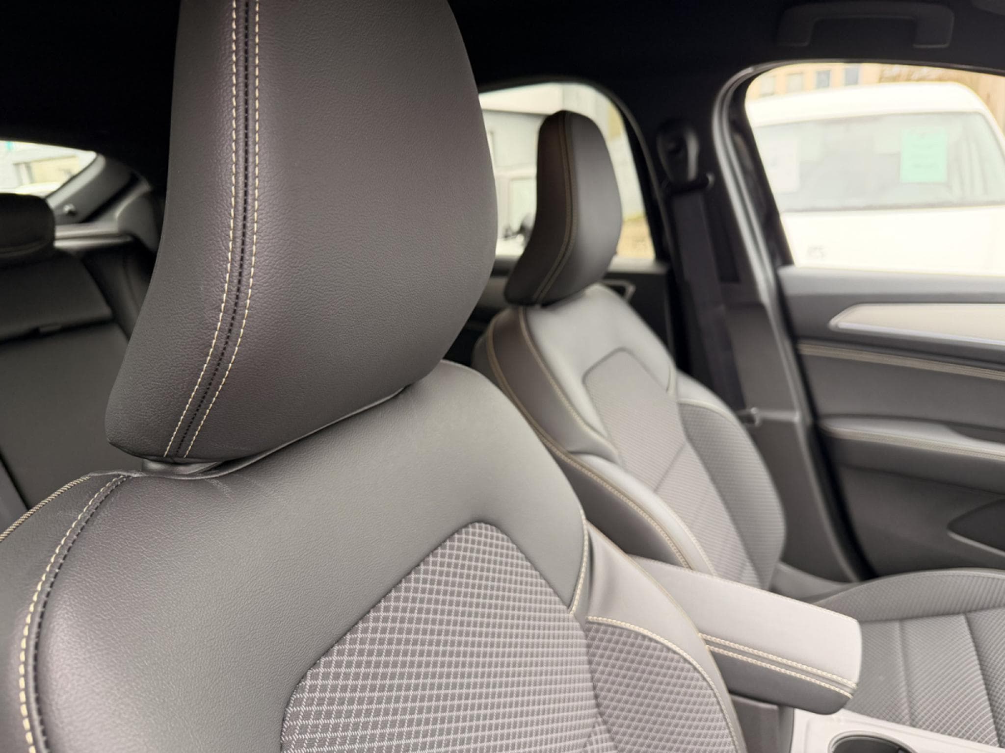 Renault Arkana 1.6 TECHNO FULL HYBRID E-TECH EDC (2026) - Foto 13