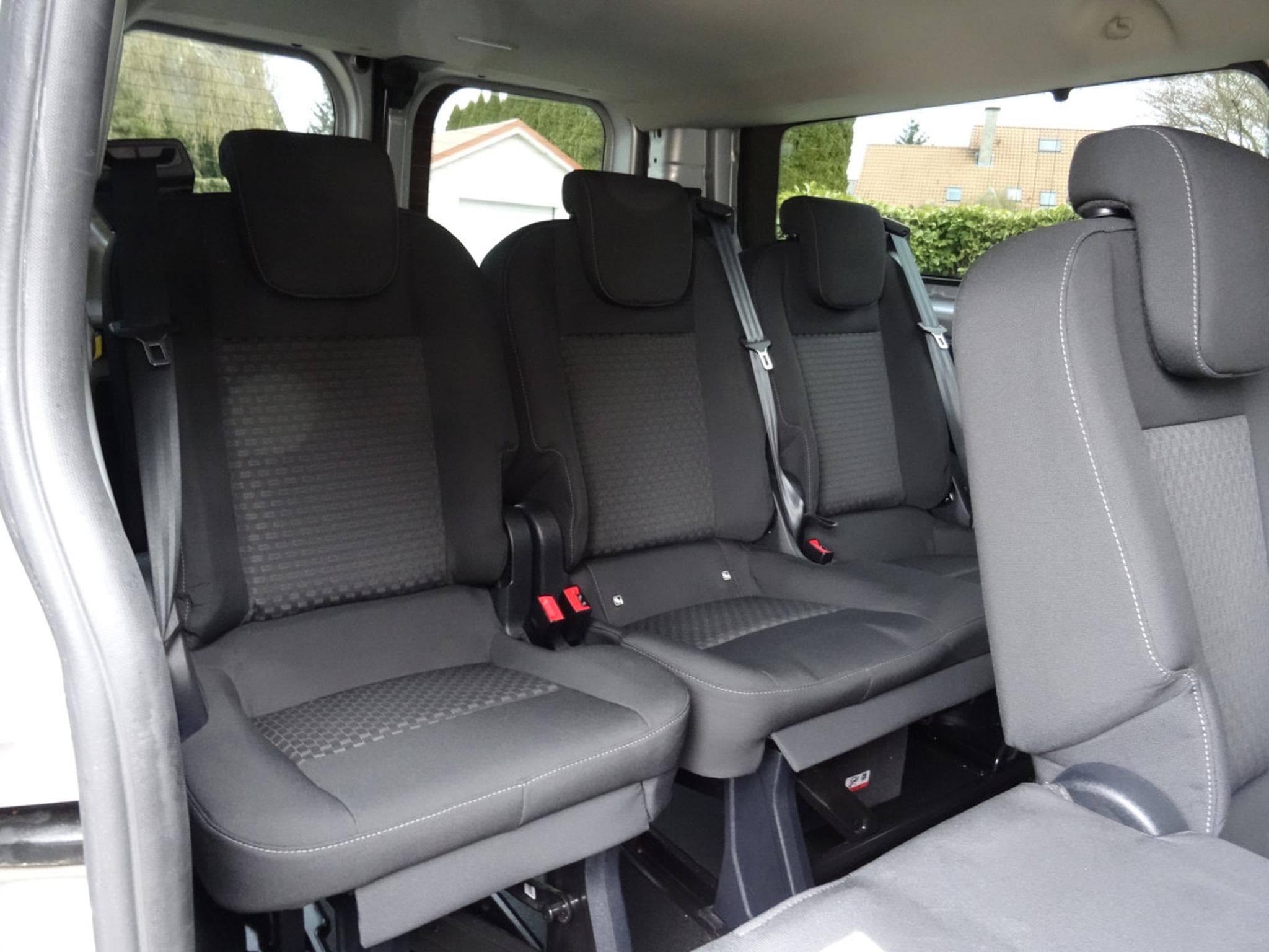 Ford Transit 2.0 TDCi 130 9PLACES (2021) - Foto 11