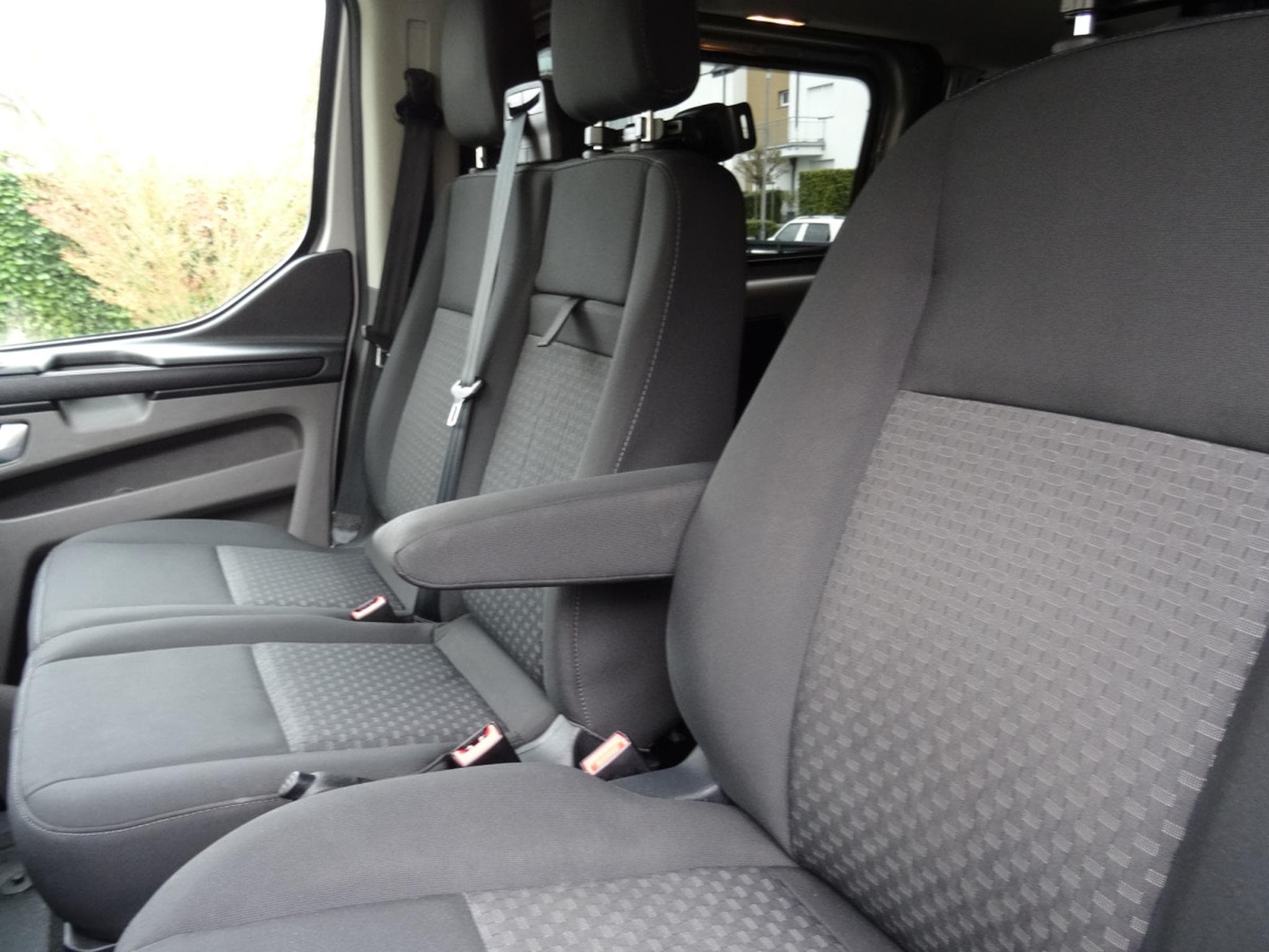 Ford Transit 2.0 TDCi 130 9PLACES (2021) - Foto 16