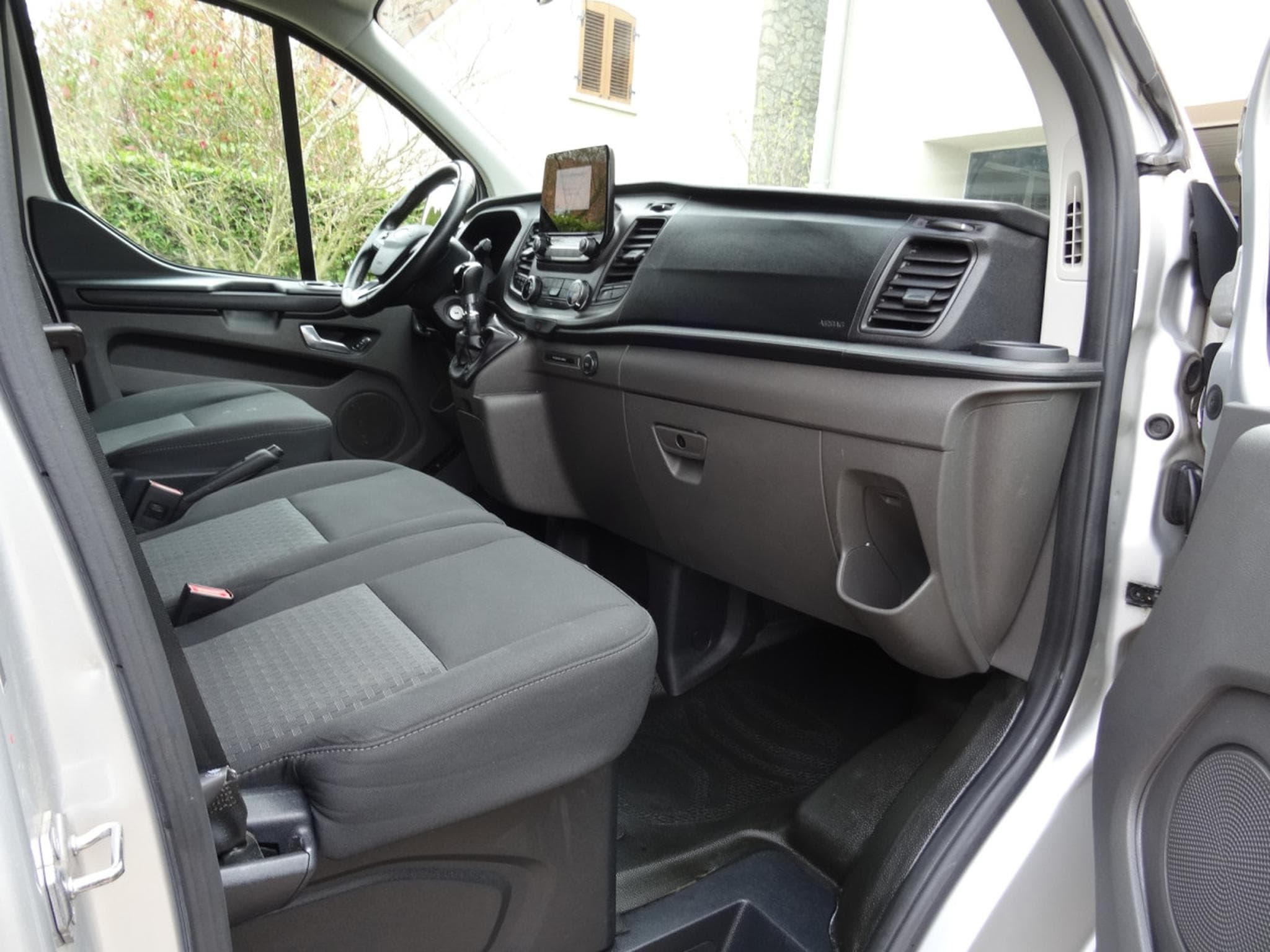 Ford Transit 2.0 TDCi 130 9PLACES (2021) - Foto 9