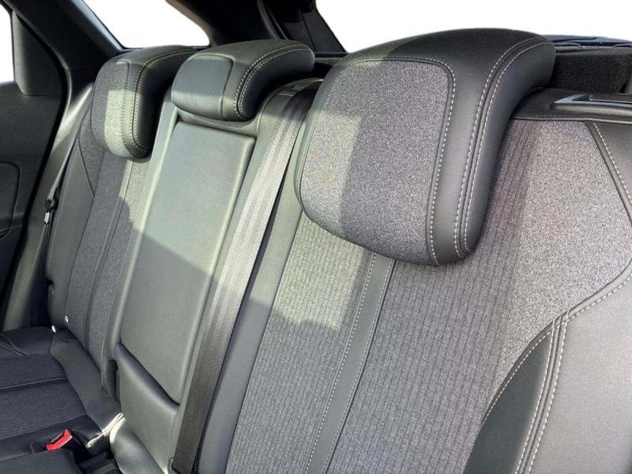 PEUGEOT 3008 1.2 PureTech 130ch S&S GT Line (2020) - Photo 3