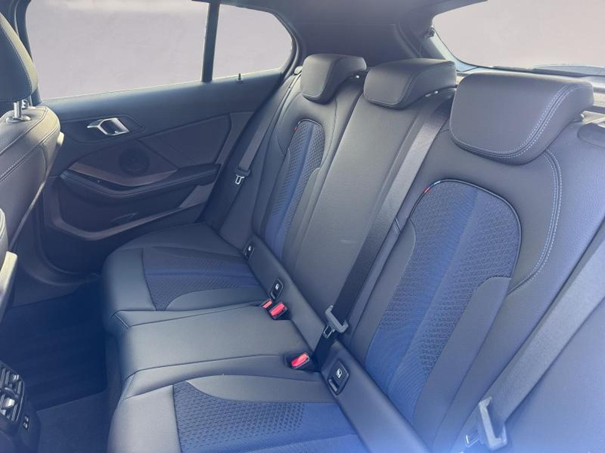 BMW 118 118i Hatch Kit M Sport (2023) - Photo 12