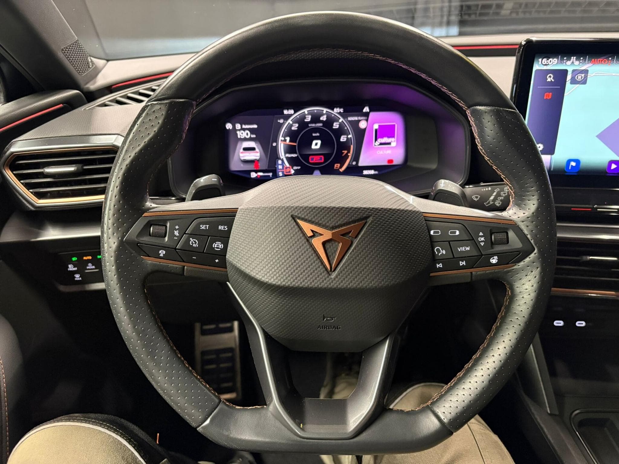 Cupra Leon 2.0 DSG7 300cv (2022) - Foto 14