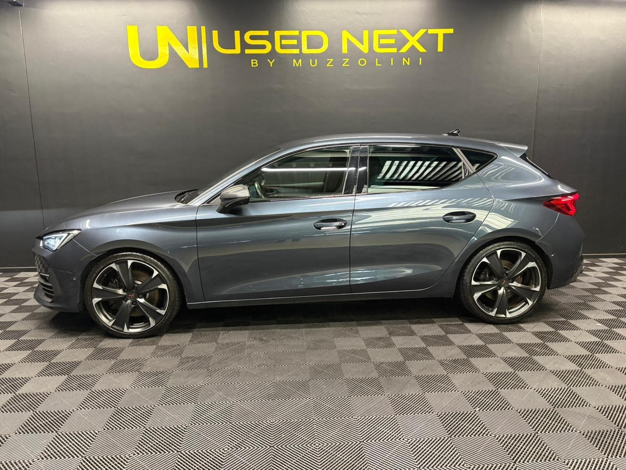 Cupra Leon 2.0 DSG7 300cv (2022) - Foto 5