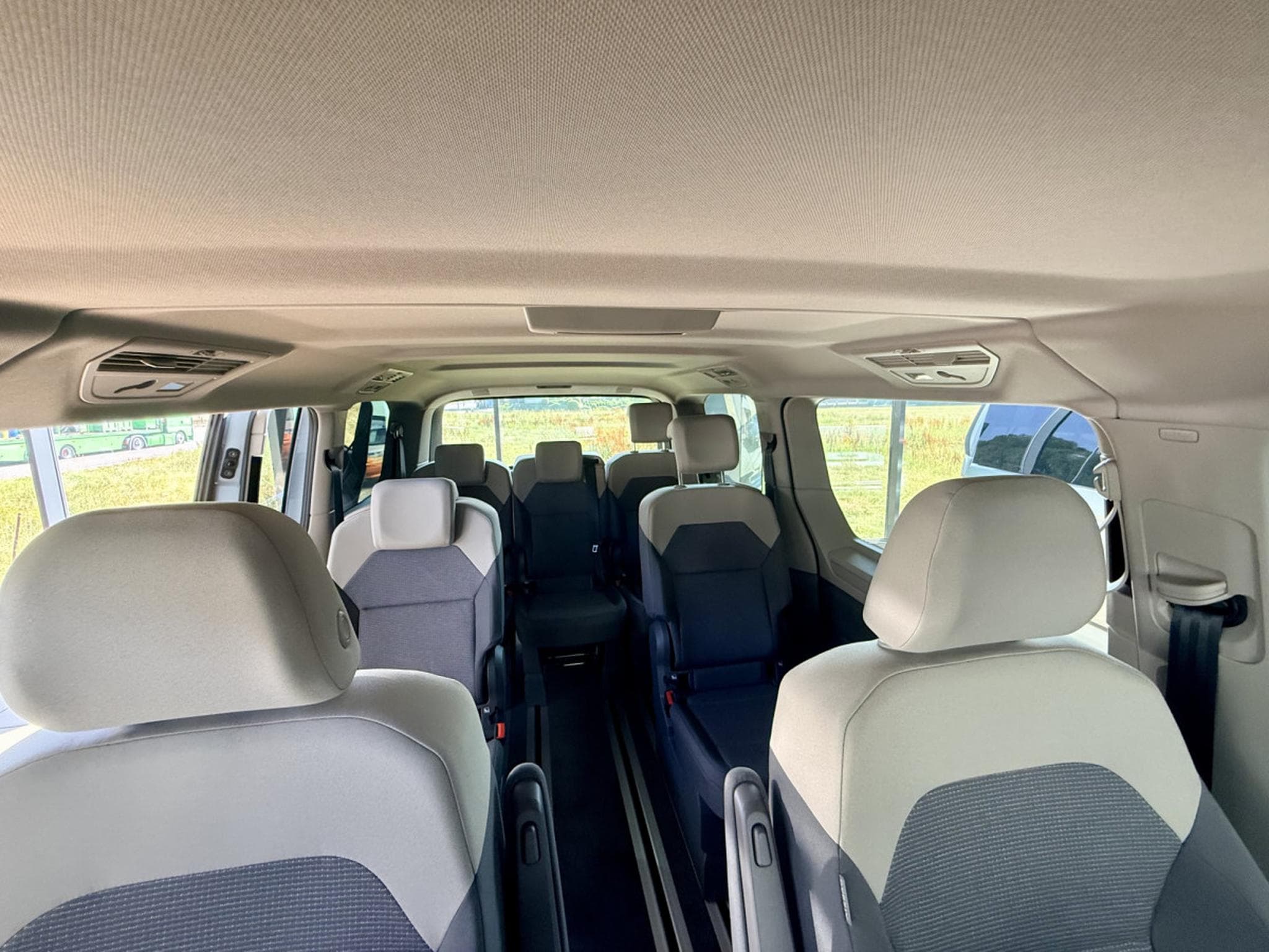 VW Multivan Life 2.0 TDI SCR DSG Version longue 150ch (2026) - Photo 7