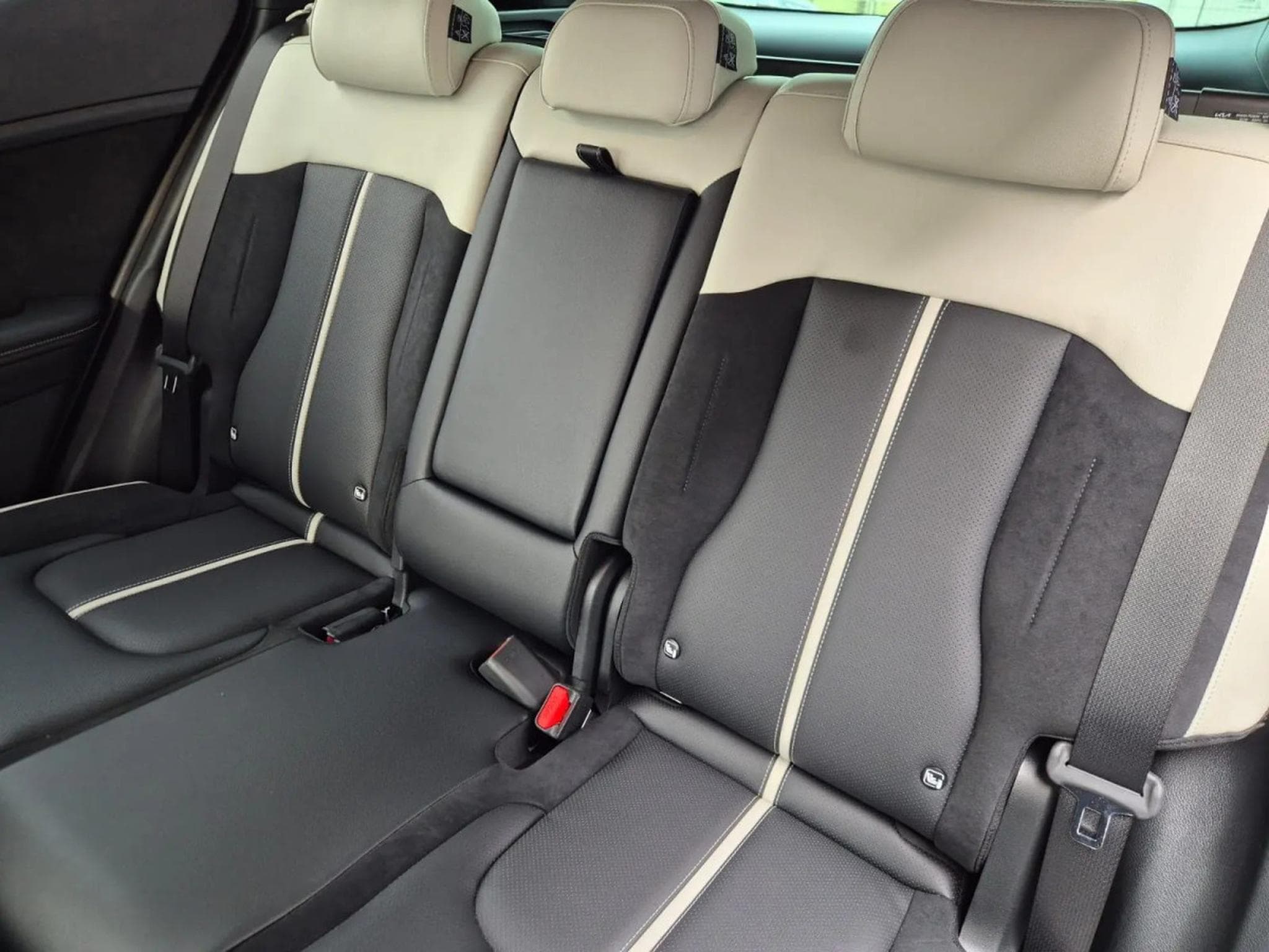 Kia Sportage 1.6 T-GDI AUTO 180 GT 4x4 (2026) - Photo 9