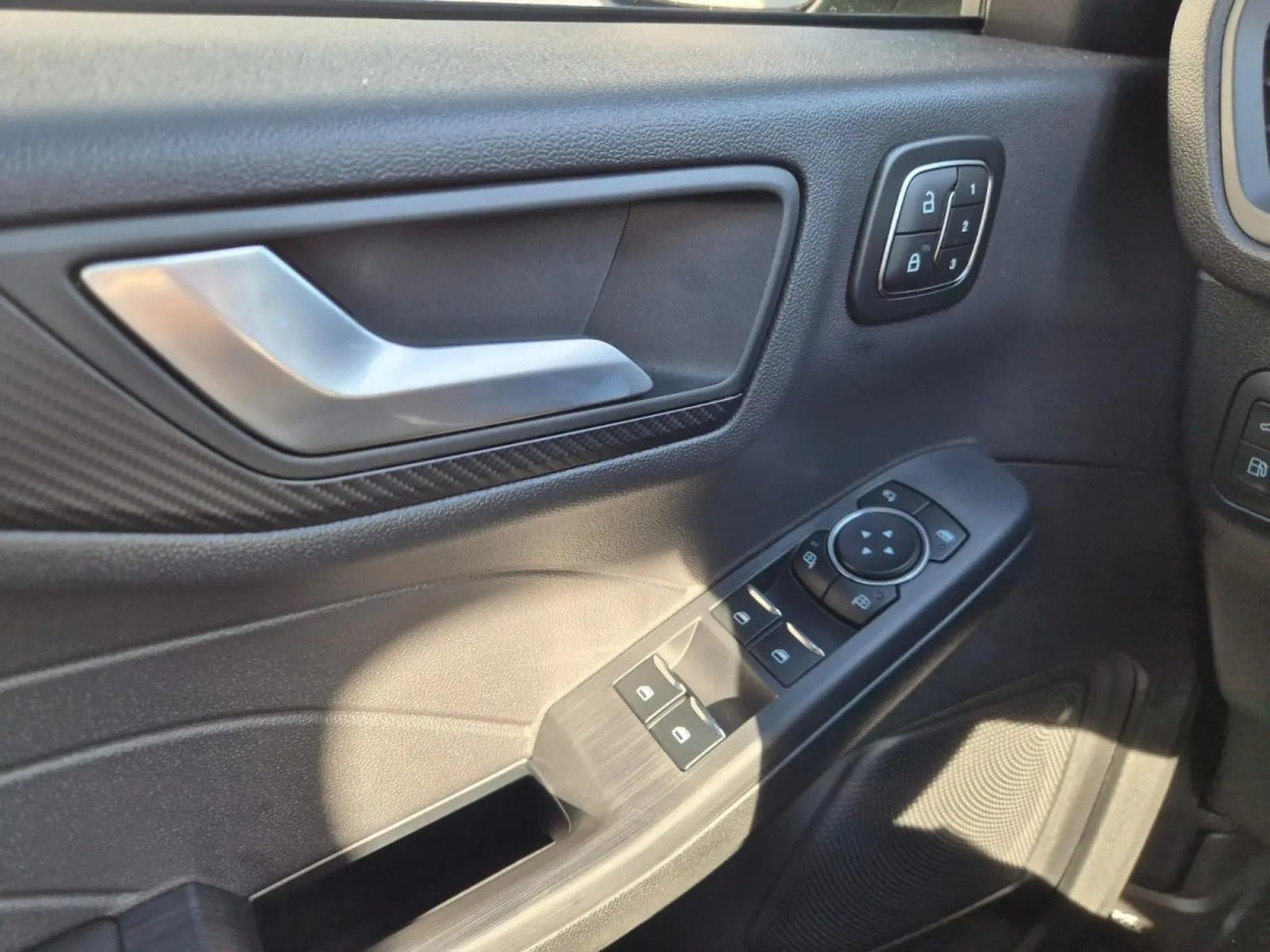 Ford Kuga 2.5 PHEV 242 Auto ST-Line X (2026) - Photo 17