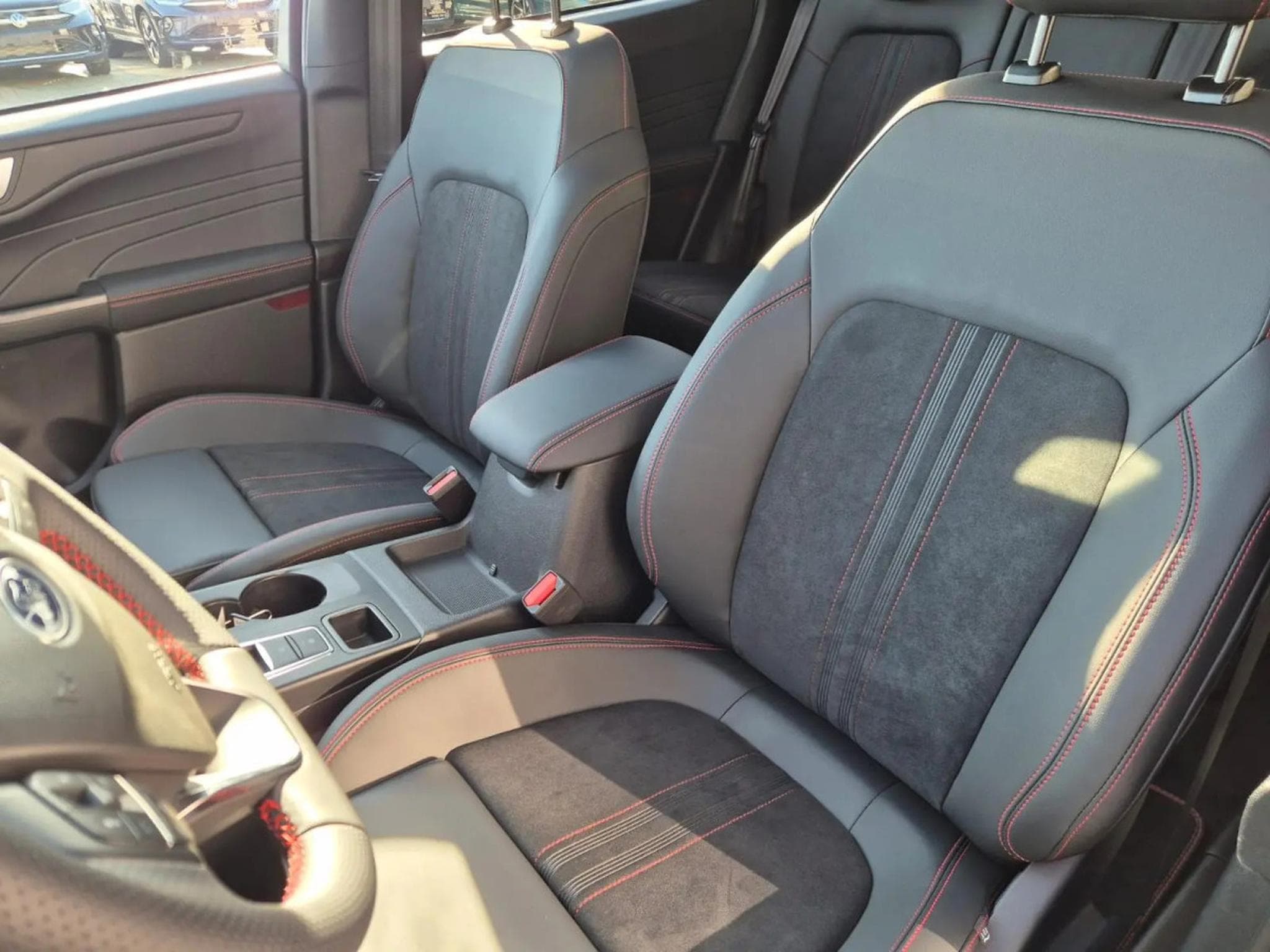 Ford Kuga 2.5 PHEV 242 Auto ST-Line X (2026) - Photo 8