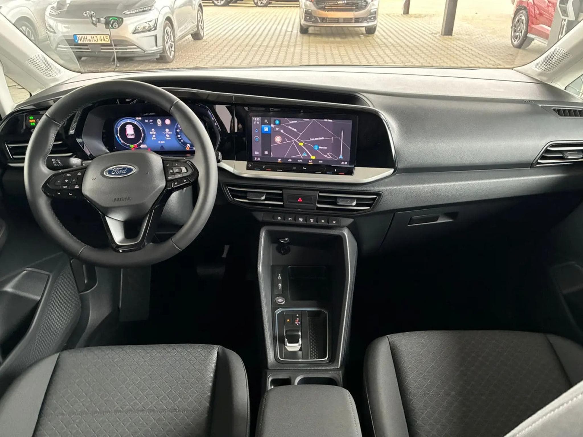 Ford Tourneo 1.5 Ecoboost 116 AT Titanium L2 (2025) - Photo 6