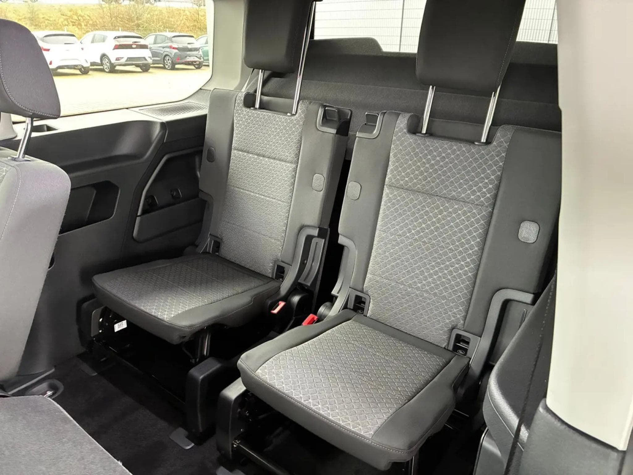 Ford Tourneo 1.5 Ecoboost 116 AT Titanium L2 (2025) - Photo 9