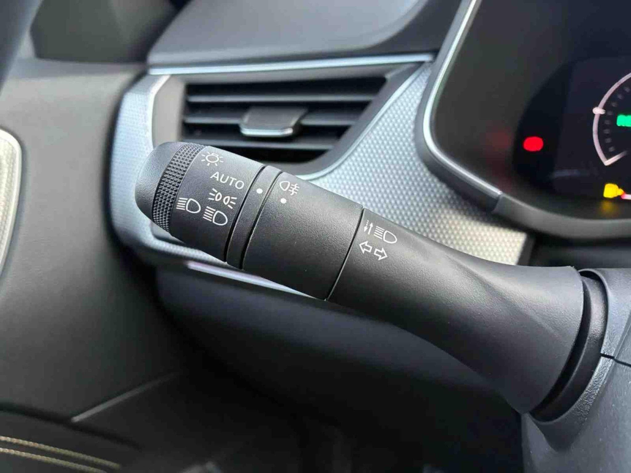 Renault Arkana 1.3 E-Tech Full Hybrid 145 EDC TECHNO (2025) - Photo 23