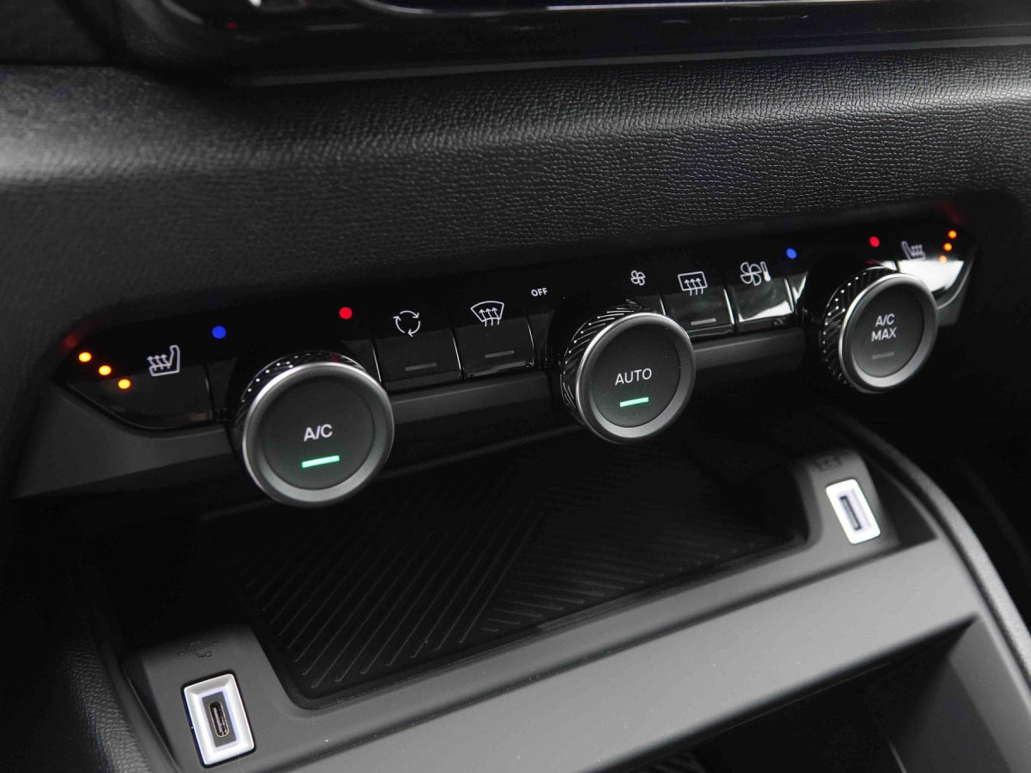 Citroën C4 1.2 Hybride 145 e-DC6 Max (2025) - Photo 12