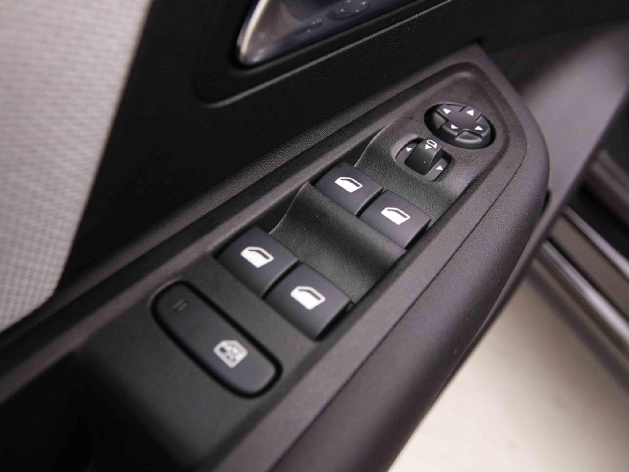 Citroën C4 1.2 Hybride 145 e-DC6 Max (2025) - Photo 14