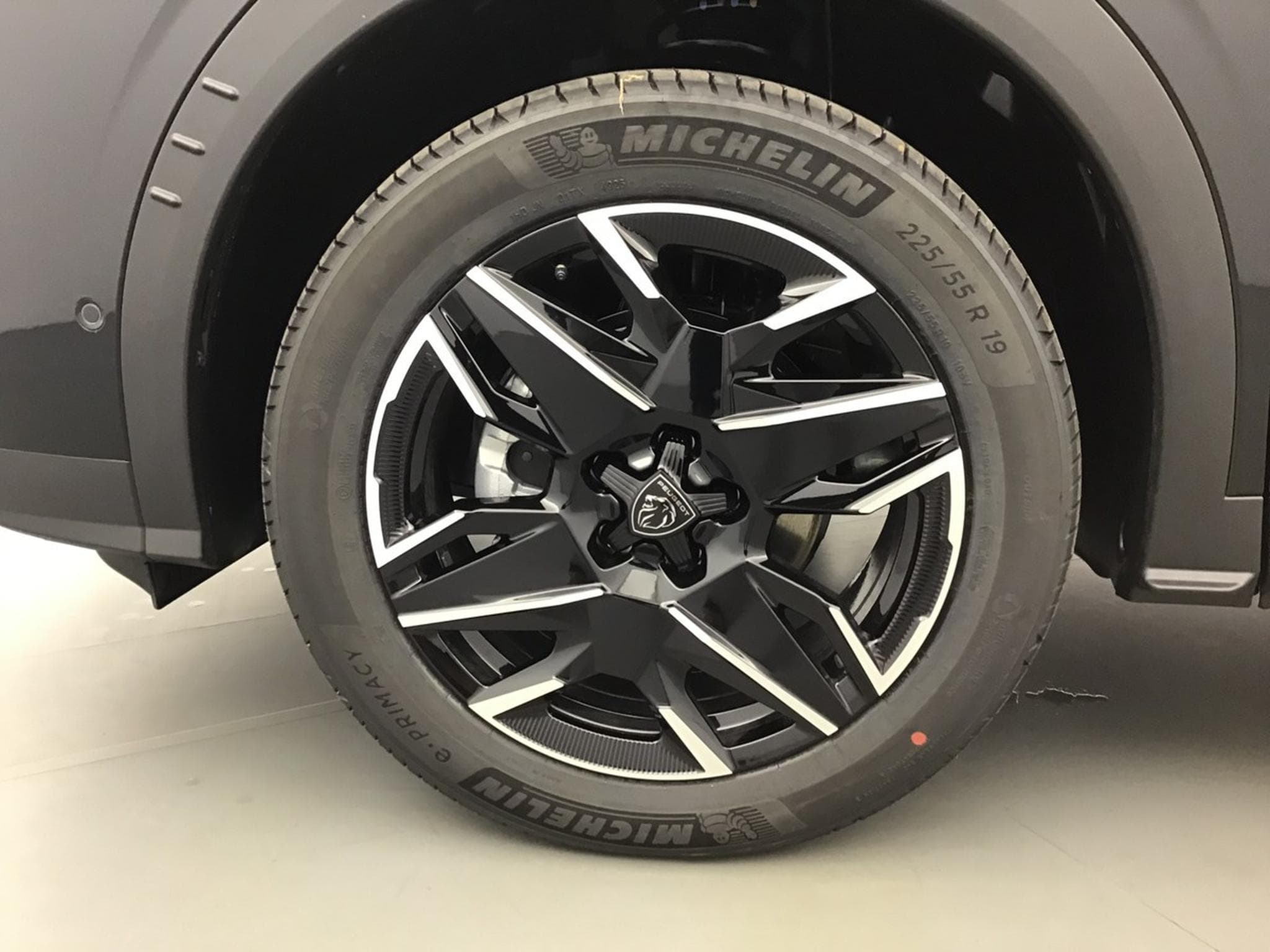 Peugeot 3008 1.2 Hybrid 145 E-DSC6 GT (2025) - Foto 4