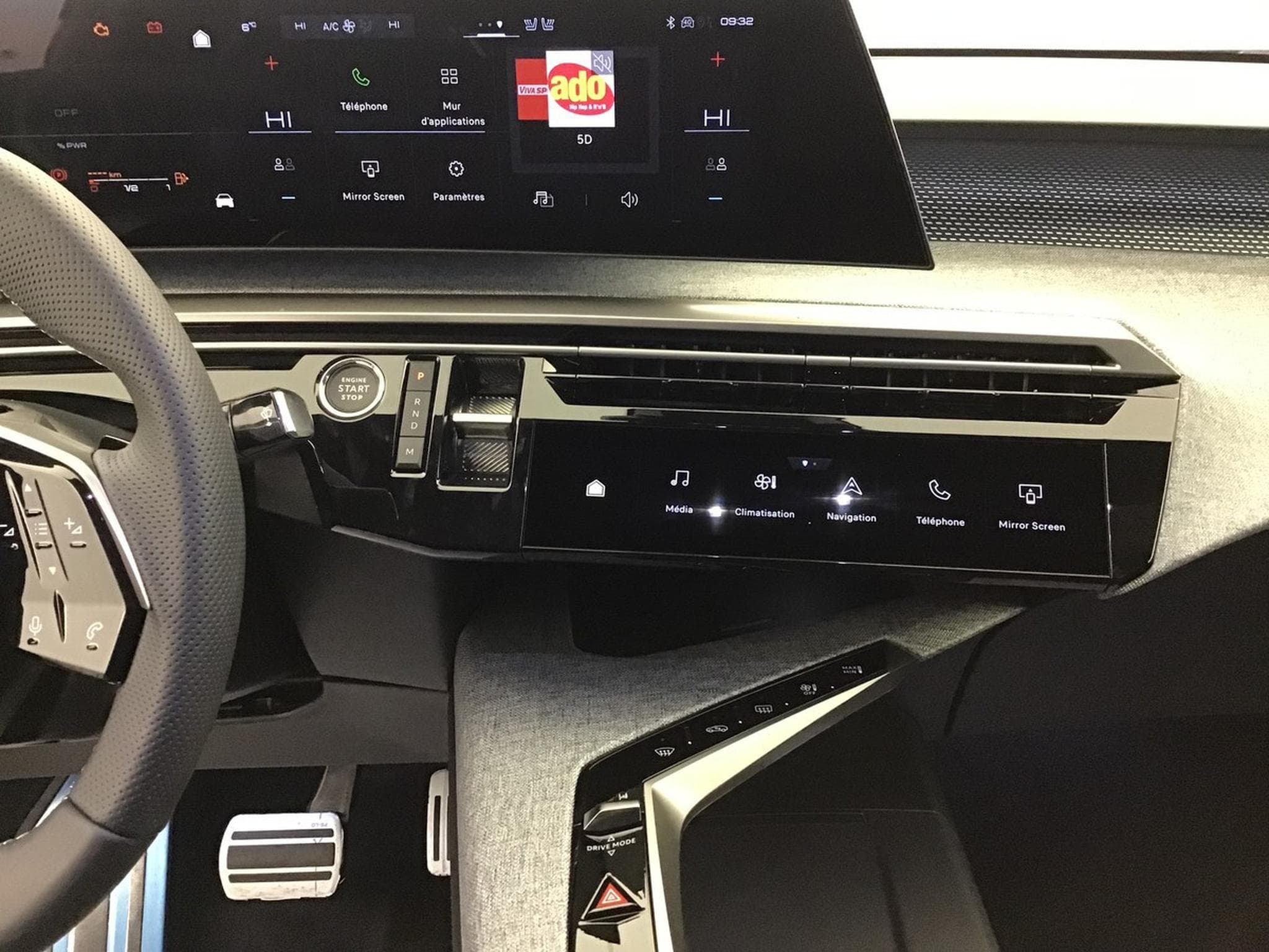 Peugeot 3008 1.2 Hybrid 145 E-DSC6 GT (2025) - Foto 9