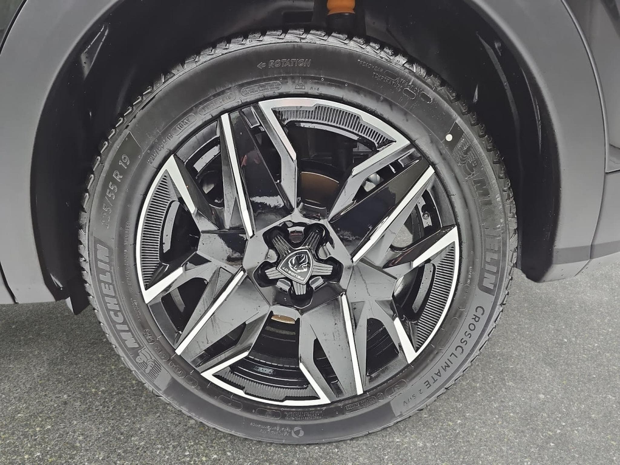 Peugeot 3008 1.2 Hybrid 145 E-DSC6 GT (2025) - Photo 6