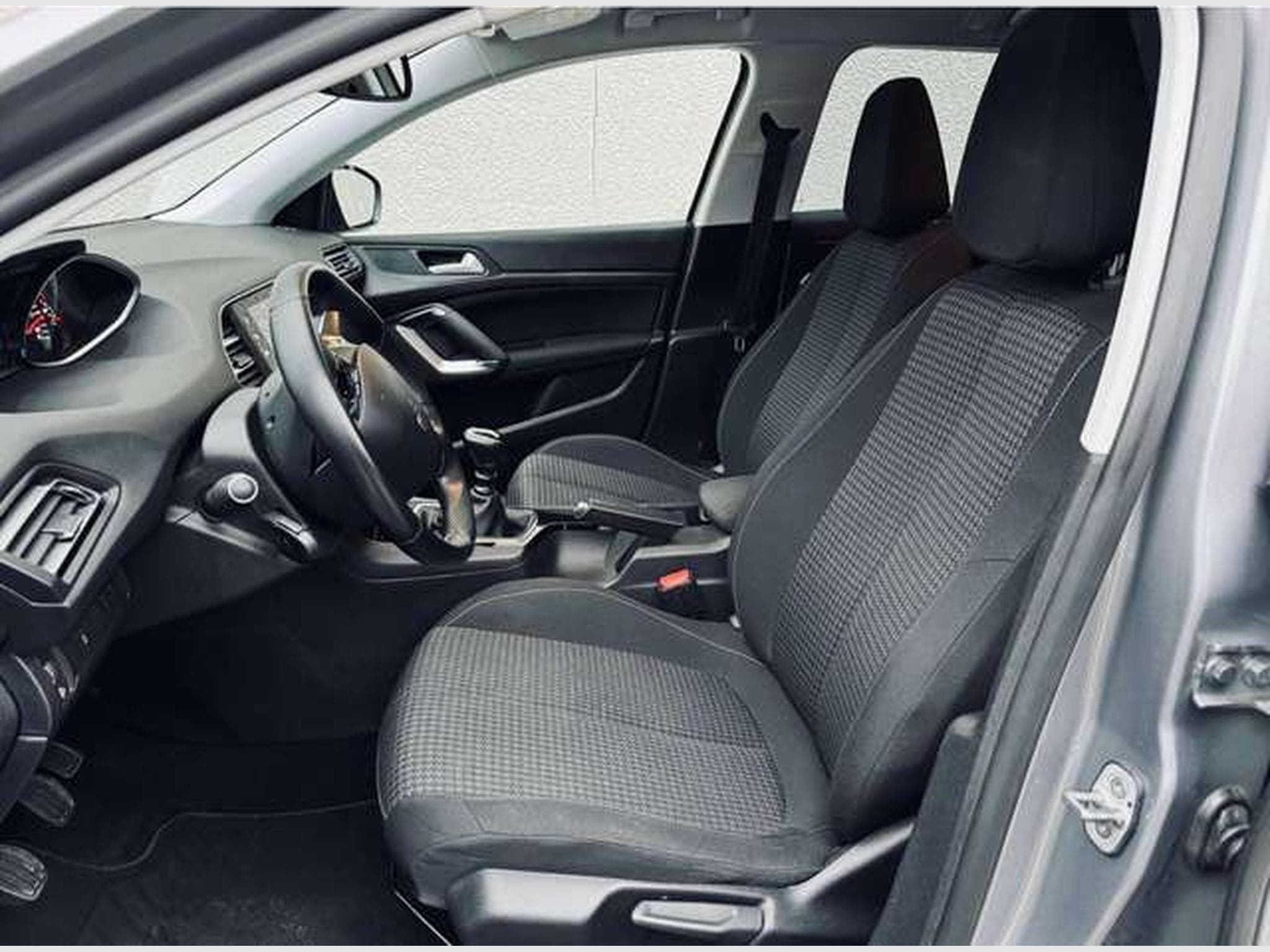 Peugeot 308 308 SW 1.5 BlueHDi Active Pack S (2021) - Photo 13