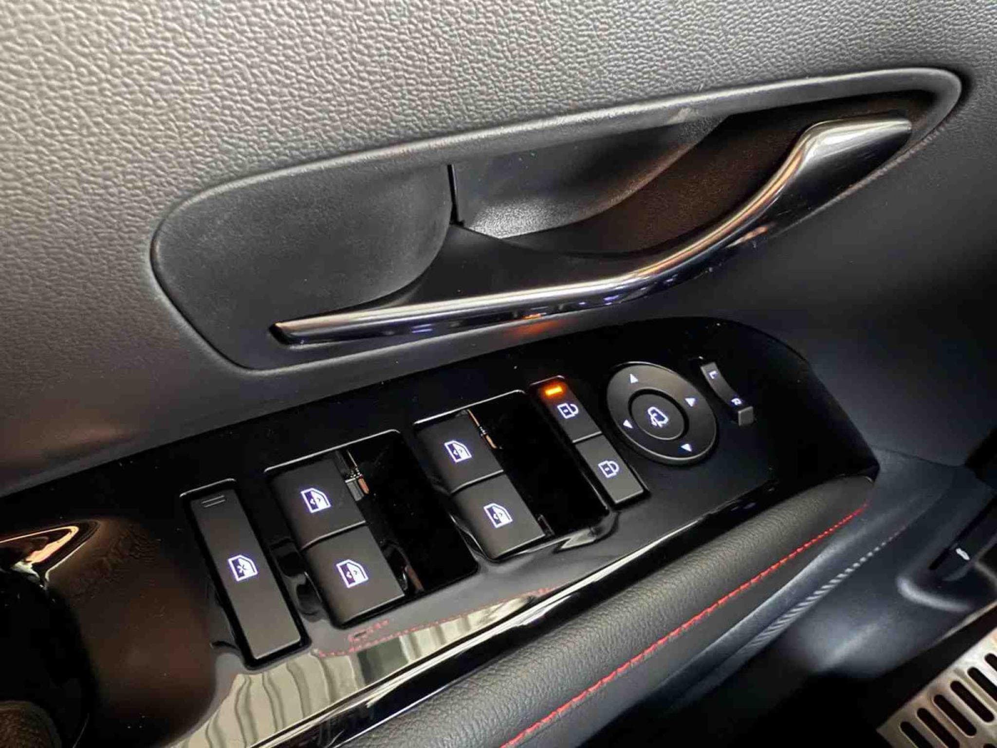 Hyundai Tucson 1.6 T-GDI HEV 215 N-line 4 WD (2025) - Foto 18