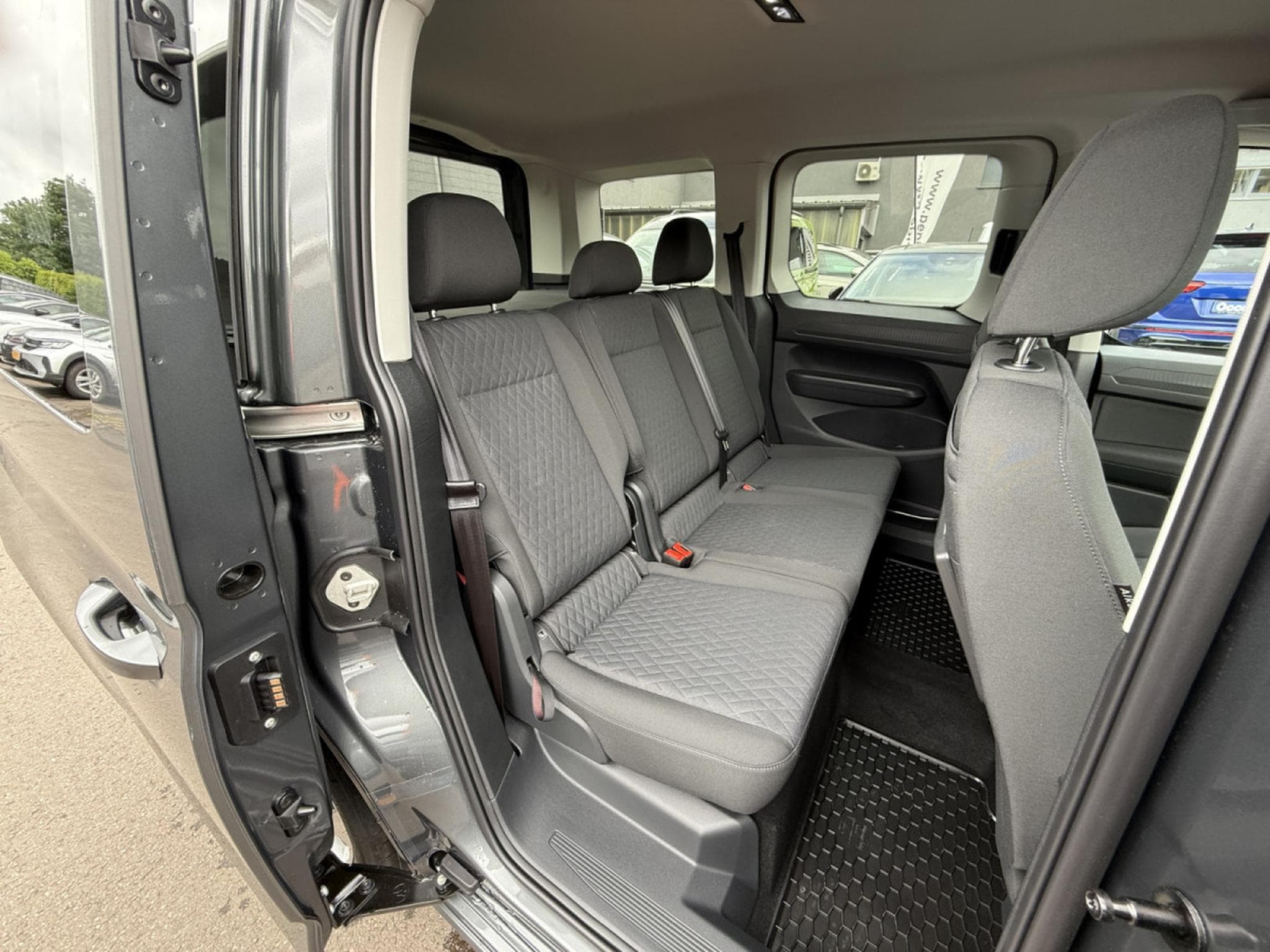 VW Caddy Life 1.5 TSI 85 kW / 116 cv Boîte manuelle 6 vitesses (2025) - Photo 8