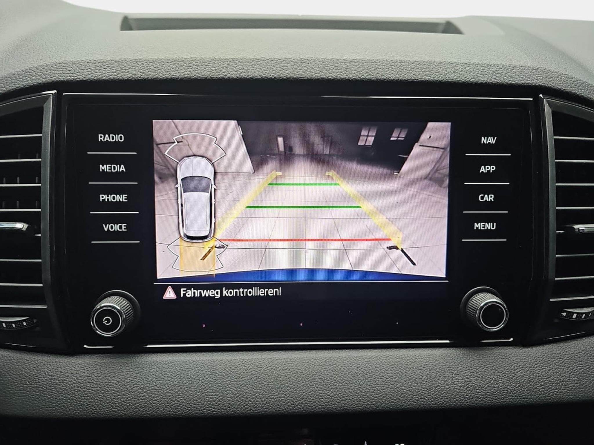 Skoda Karoq 1.5 TSi DSG 150 130 Anniversary (2026) - Foto 10