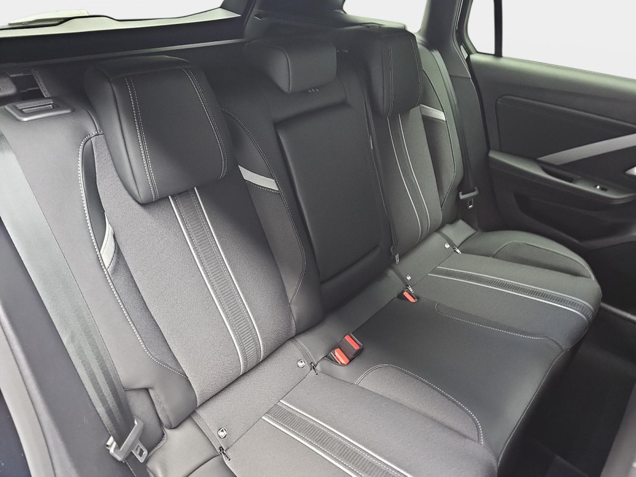 Opel Astra 1.2 TURBO 130 AUTO GS (2025) - Foto 17