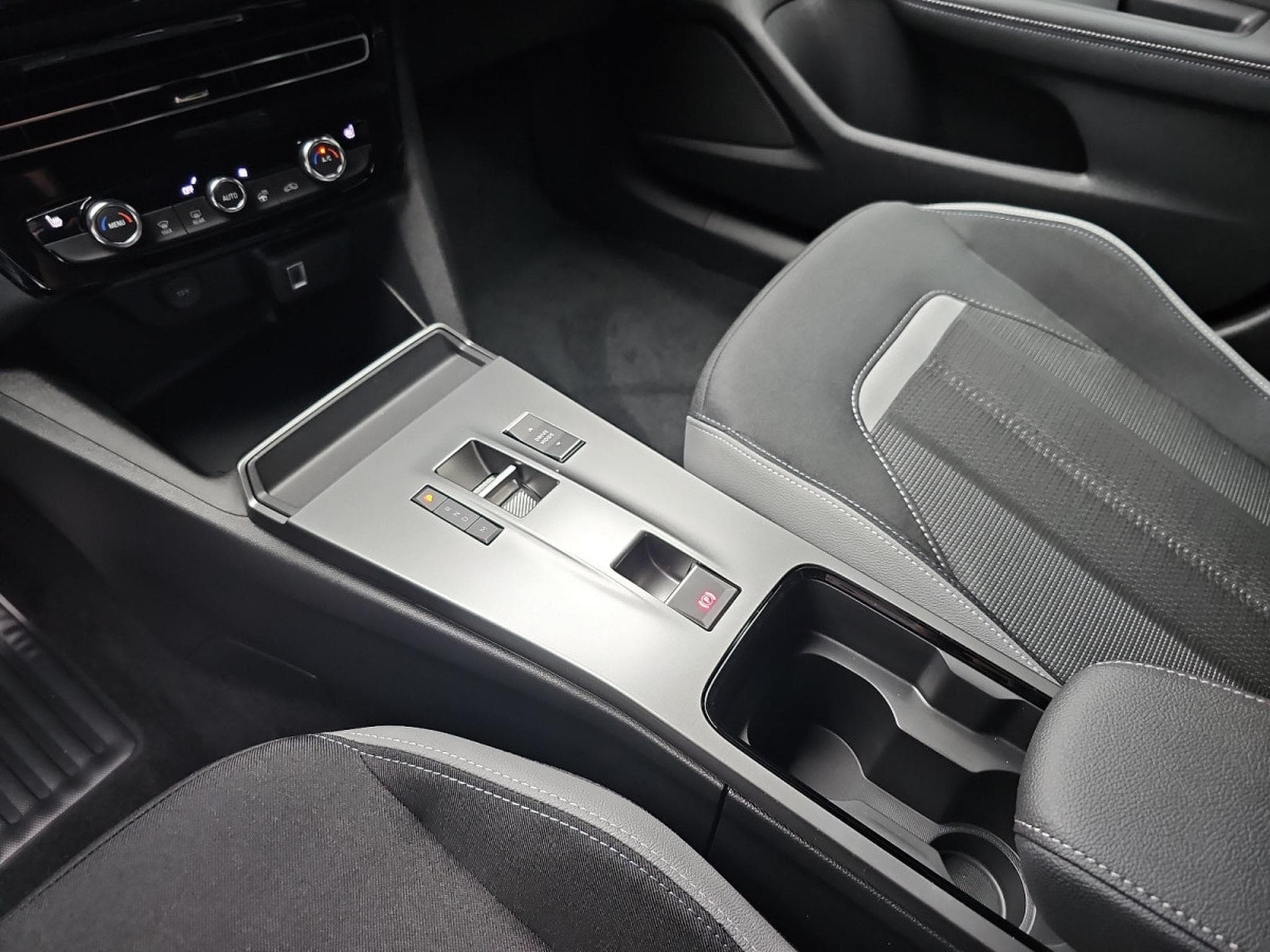 Opel Mokka 1.2 TURBO 131 AT GS (2025) - Foto 12