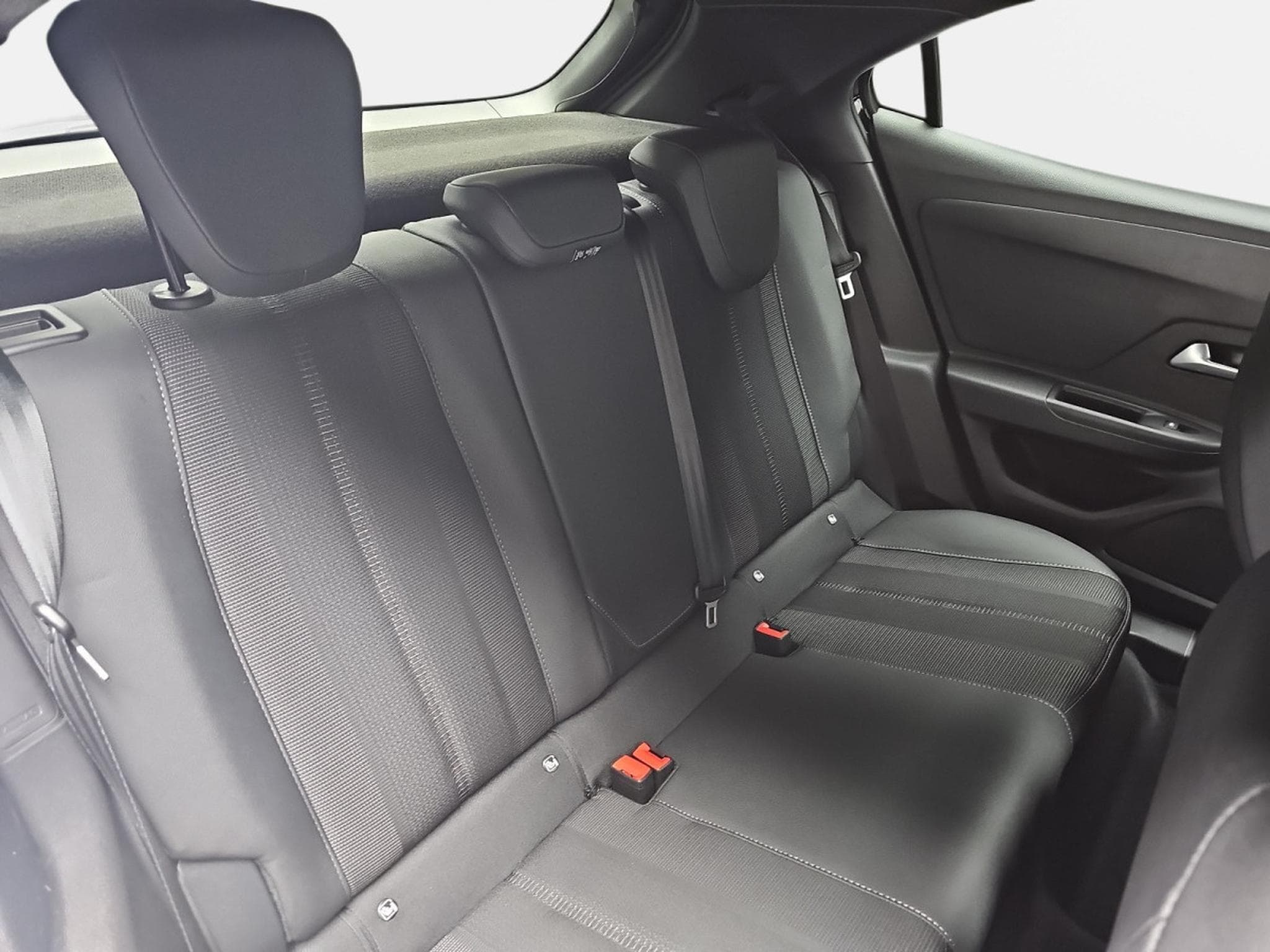 Opel Mokka 1.2 TURBO 131 AT GS (2025) - Foto 17