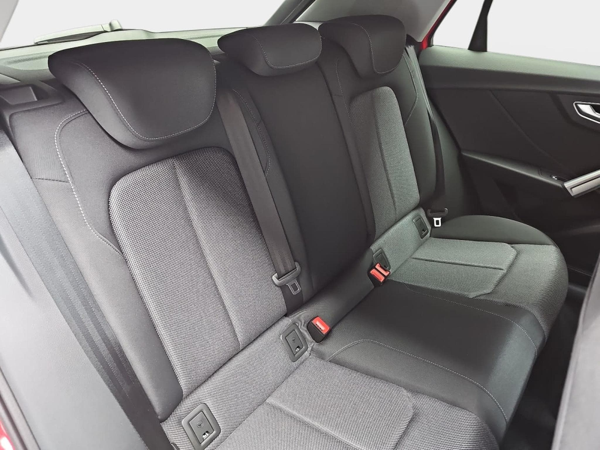 Audi Q2 35 TFSI S-Tronic 150 S-Line (2025) - Foto 16