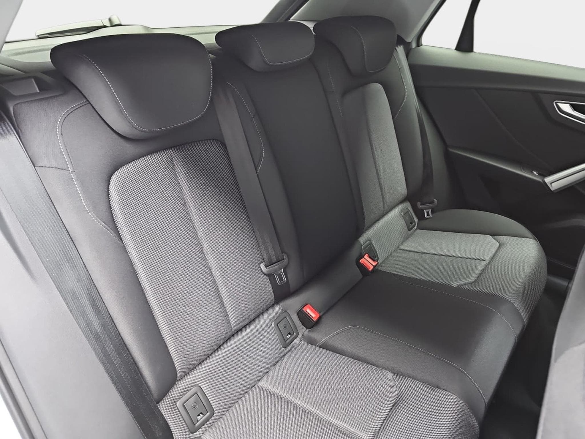 Audi Q2 35 TFSI S-Tronic 150 S-Line (2025) - Foto 16