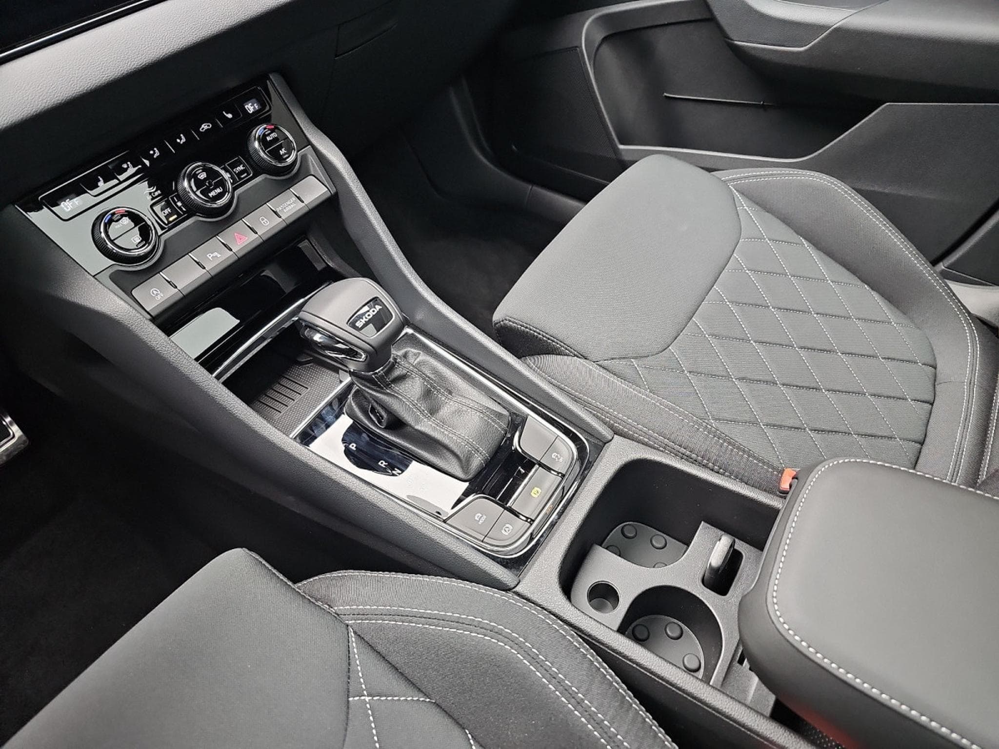 Skoda Karoq 1.5 TSi 150 DSG SPORTLINE (2026) - Foto 11