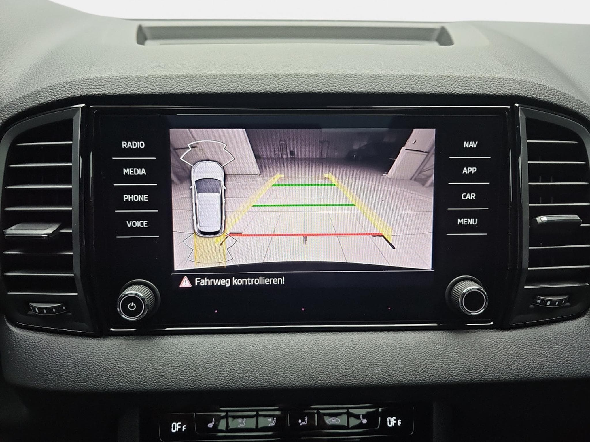 Skoda Karoq 1.5 TSi 150 DSG SPORTLINE (2026) - Foto 9