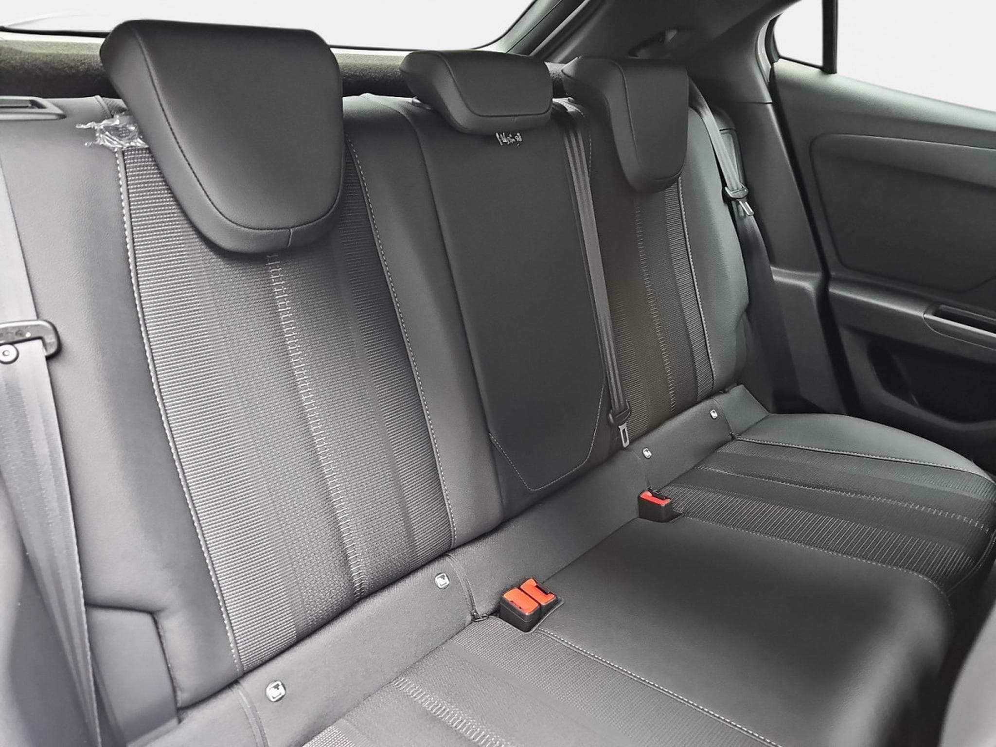 Opel Mokka 1.2 TURBO 131 AT GS (2025) - Foto 16