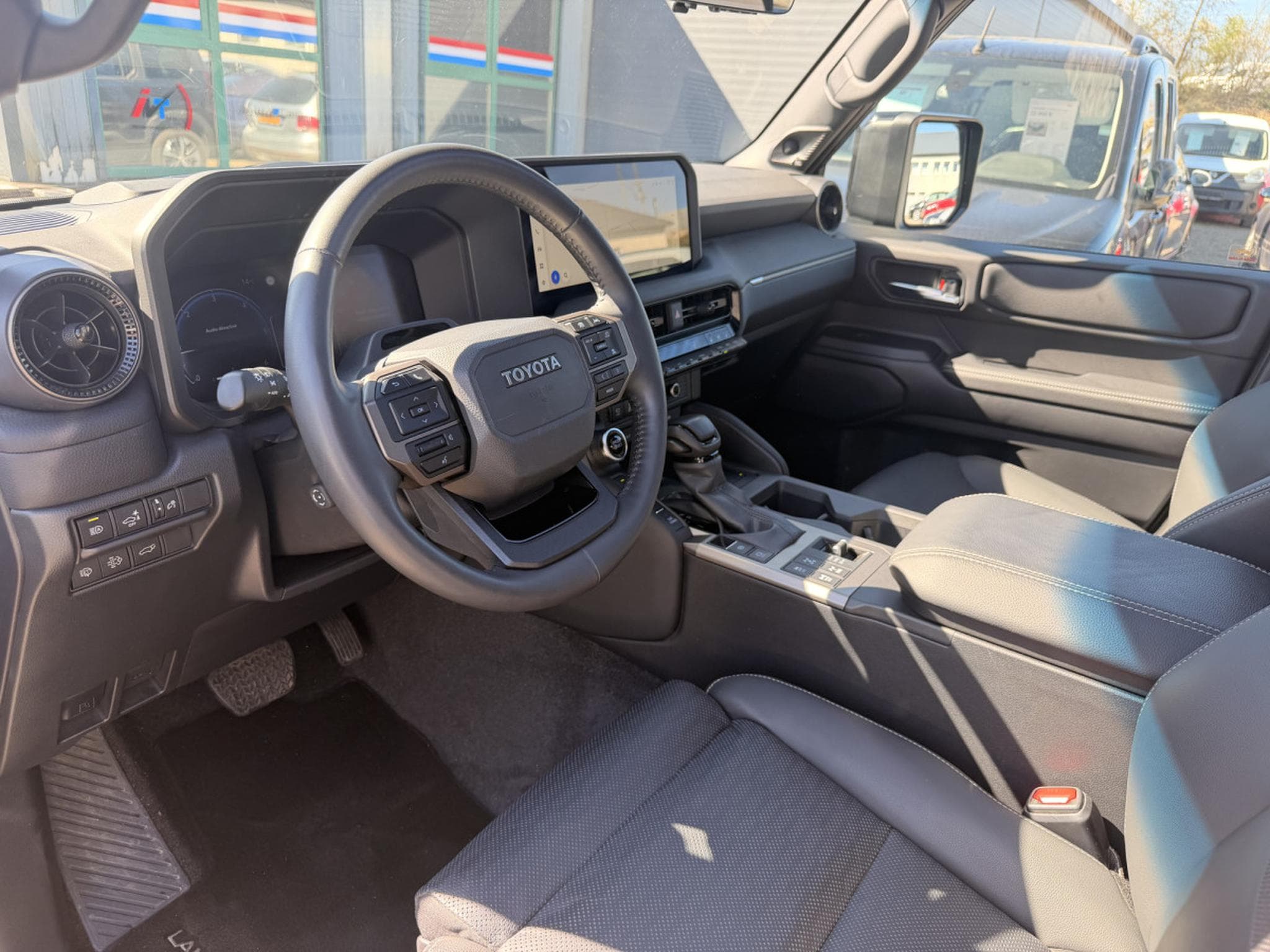 Toyota Land Cruiser LC 5d 2.8 Diesel AT VX-L LHD (2025) - Photo 16