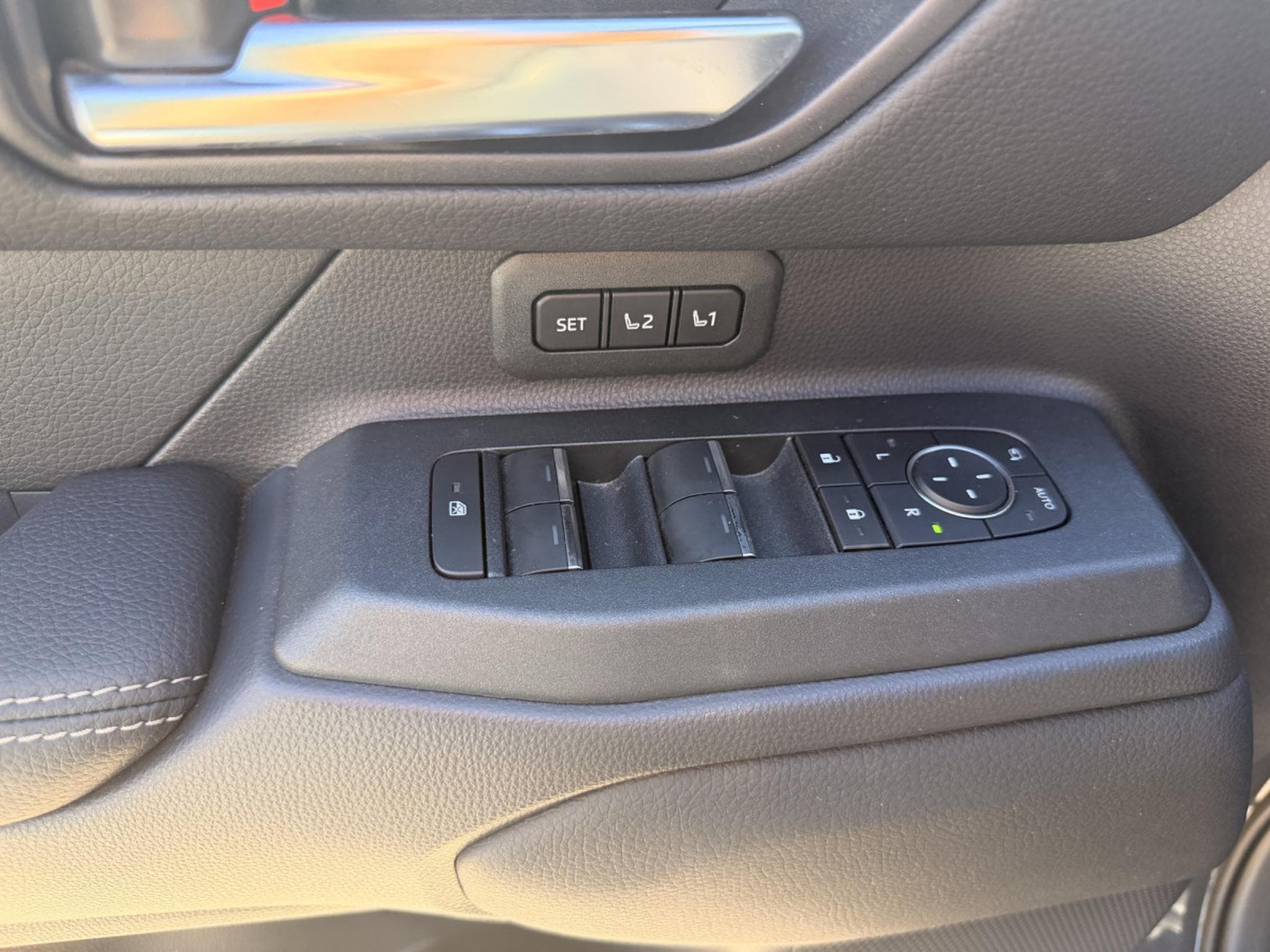 Toyota Land Cruiser LC 5d 2.8 Diesel AT VX-L LHD (2025) - Photo 17