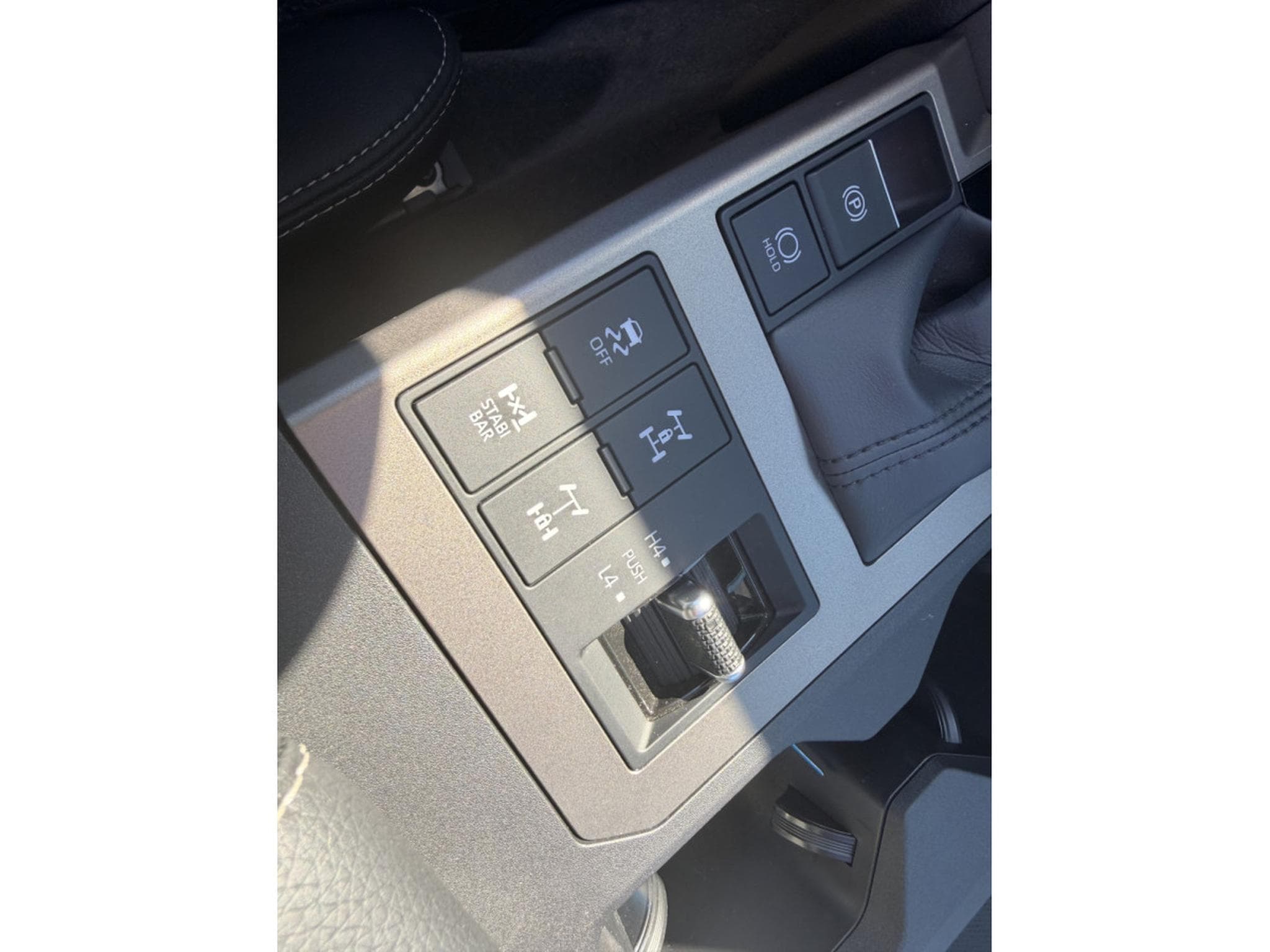 Toyota Land Cruiser LC 5d 2.8 Diesel AT VX-L LHD (2025) - Photo 24