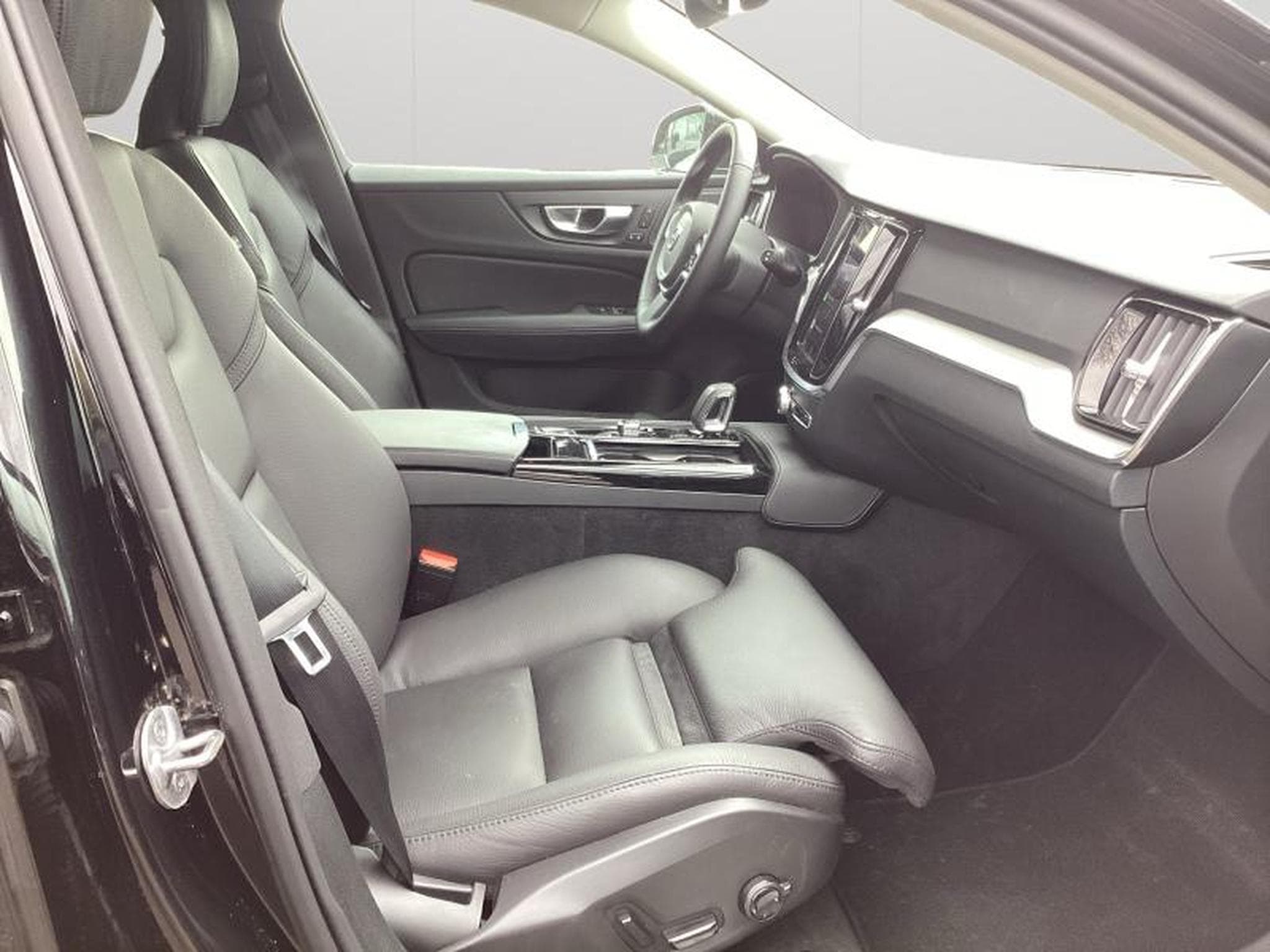 Volvo V60 T6 Plus Bright / Hybride (2025) - Photo 36