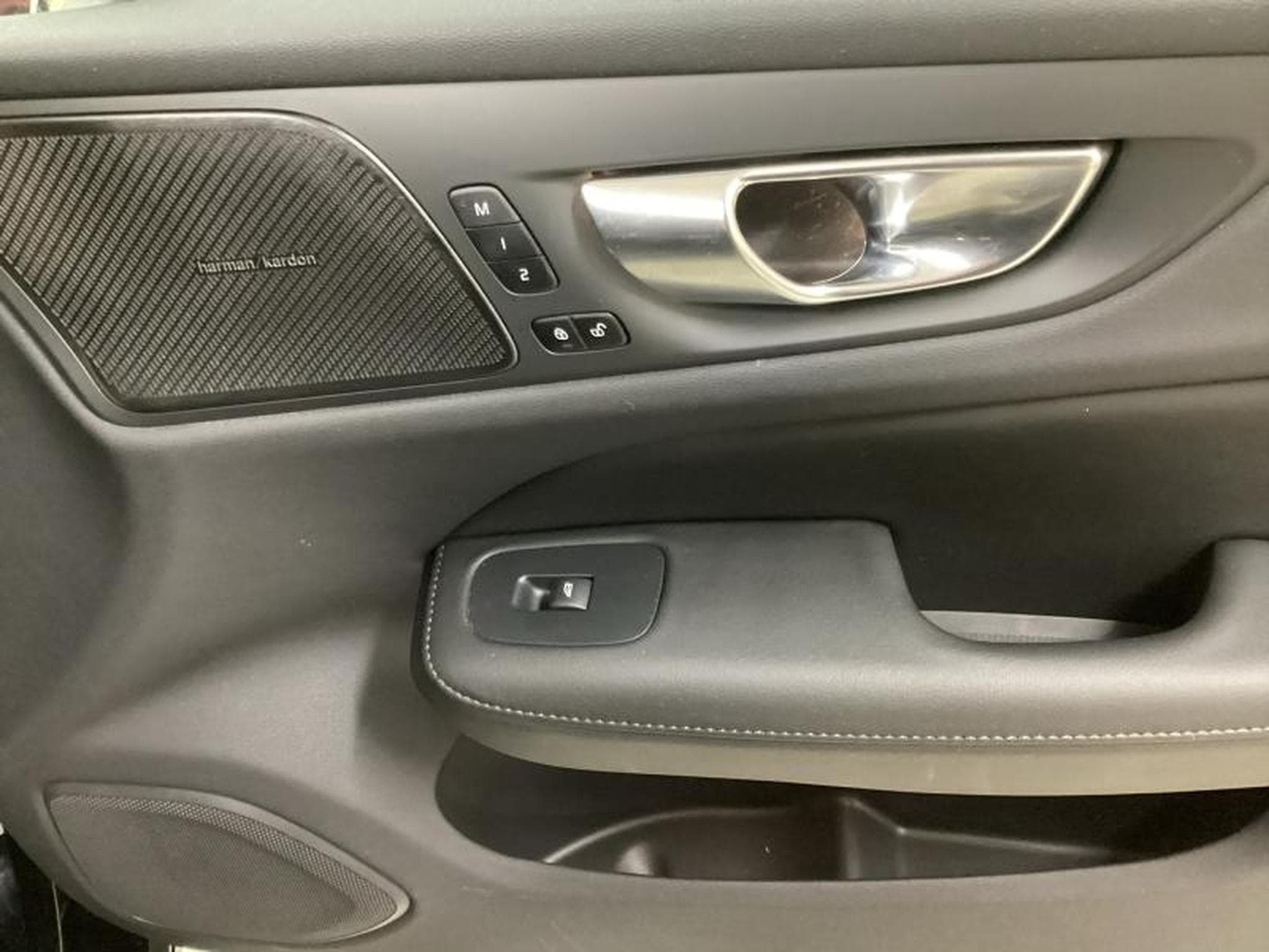 Volvo V60 T6 Plus Bright / Hybride (2025) - Photo 42