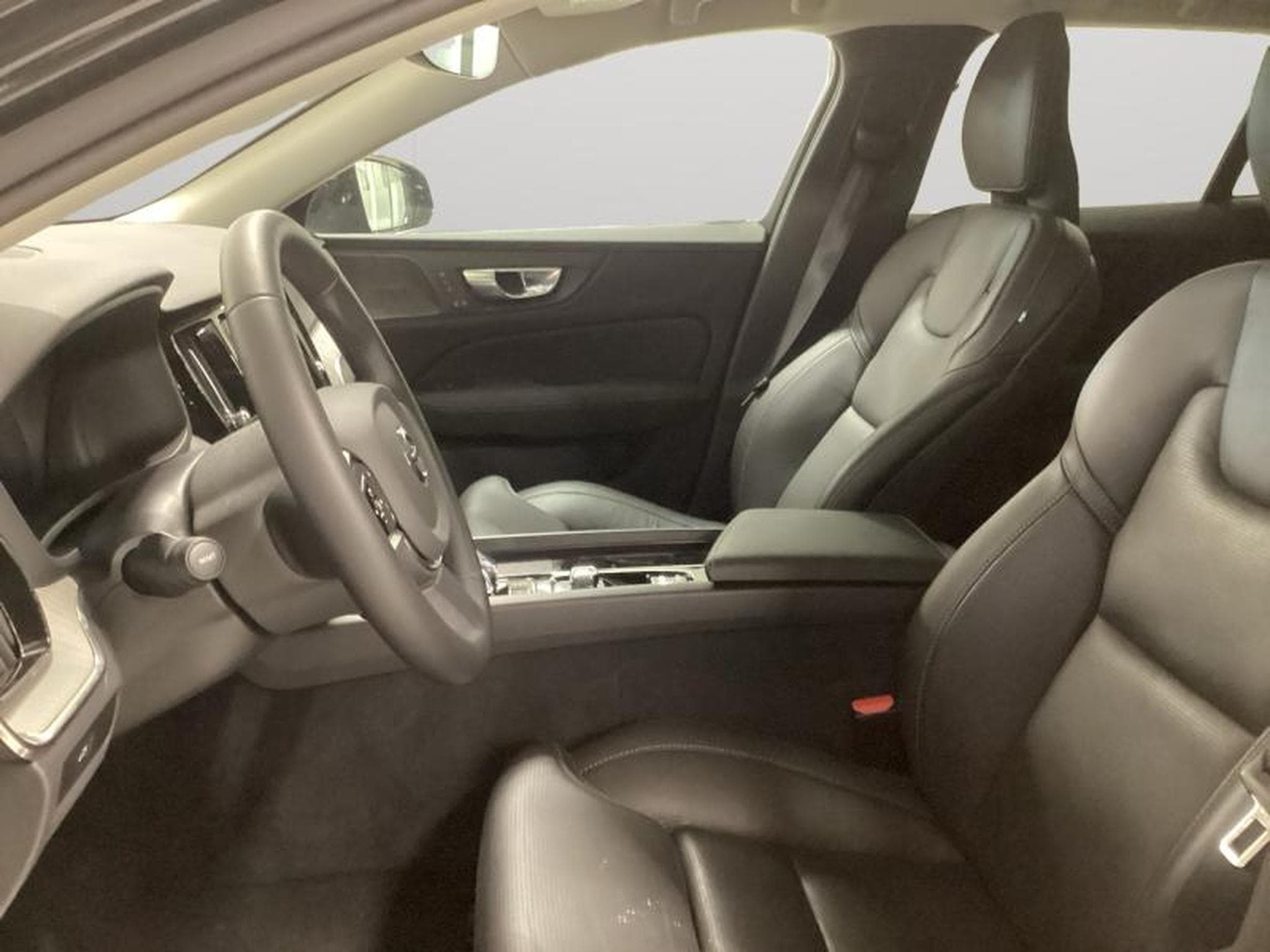 Volvo V60 B4 Plus Dark / Essence (2025) - Photo 10