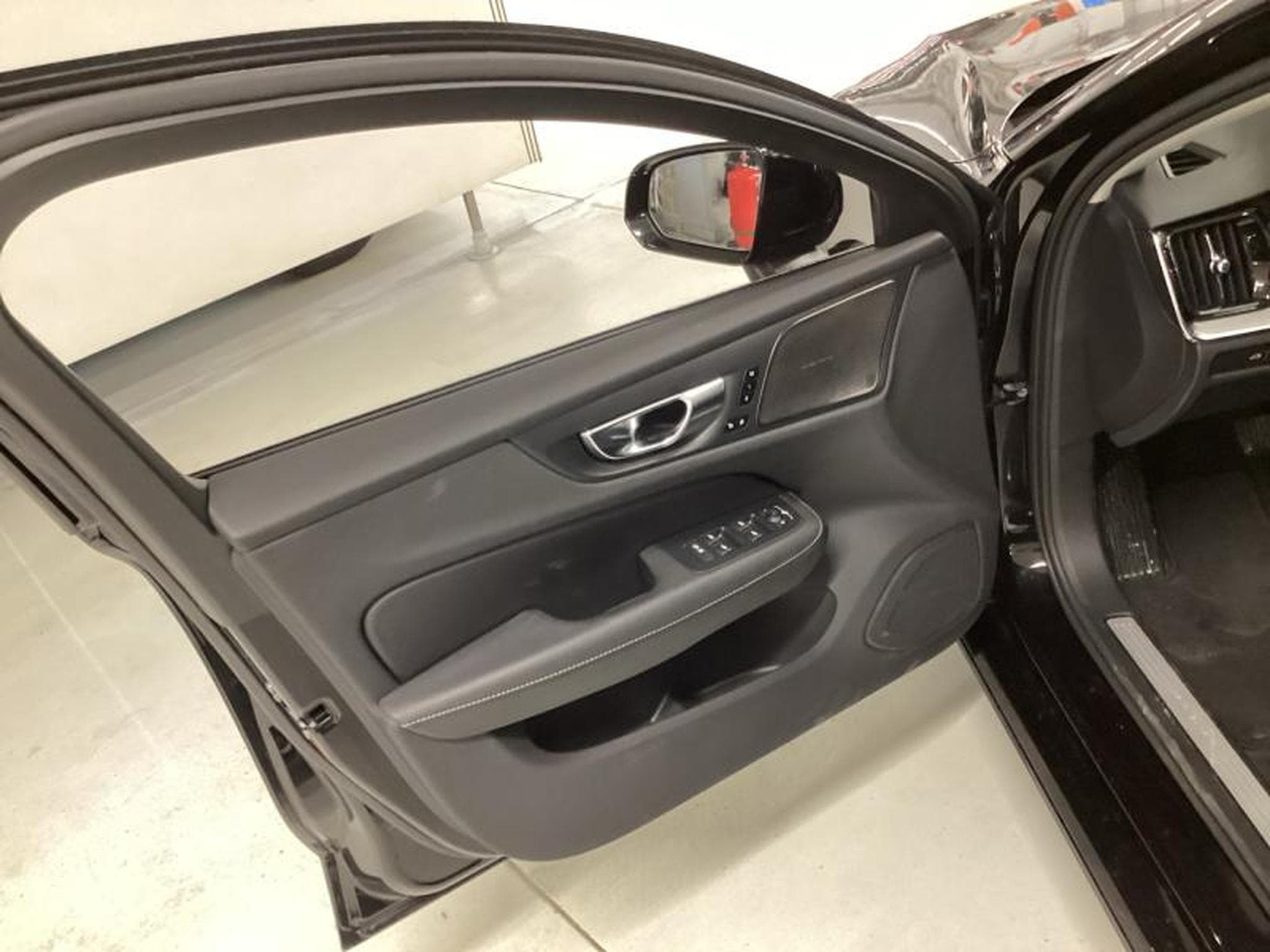 Volvo V60 B4 Plus Dark / Essence (2025) - Photo 20