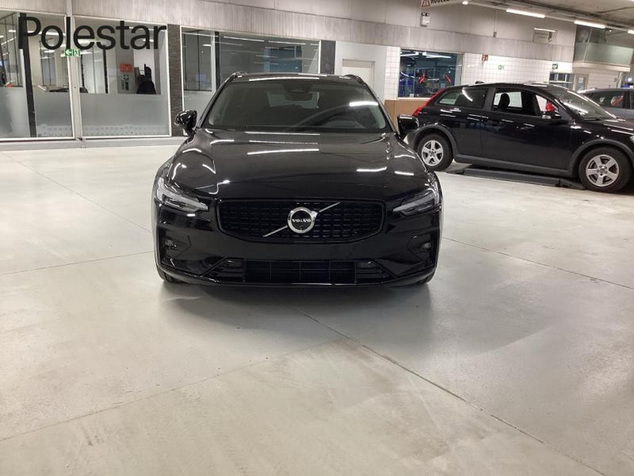 Volvo V60 B4 Plus Dark / Essence (2025) - Photo 21