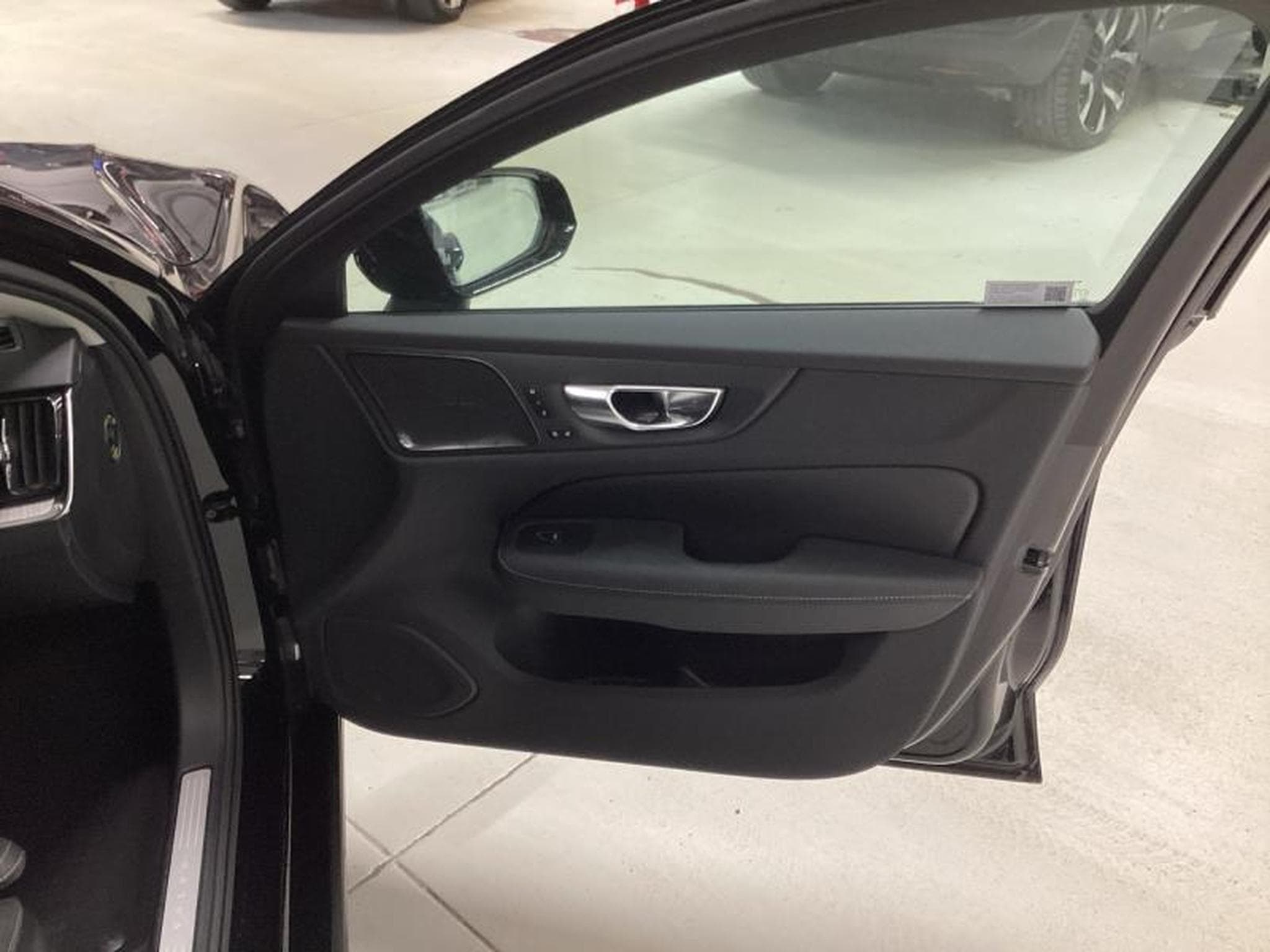 Volvo V60 B4 Plus Dark / Essence (2025) - Photo 22