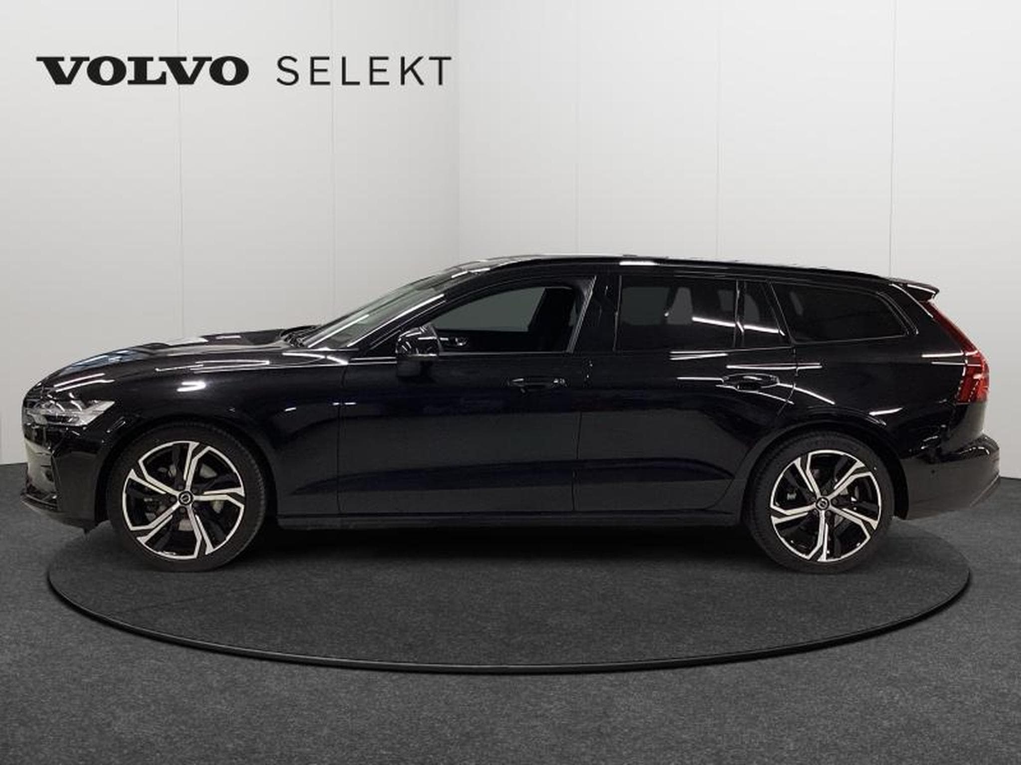 Volvo V60 B4 Plus Dark / Essence (2025) - Photo 25