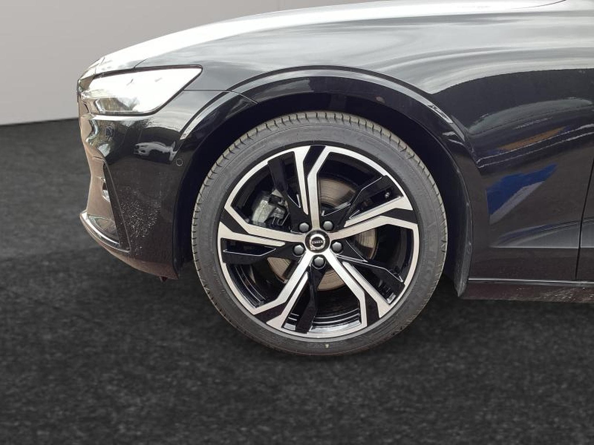 Volvo V60 B4 Plus Dark / Essence (2025) - Photo 37